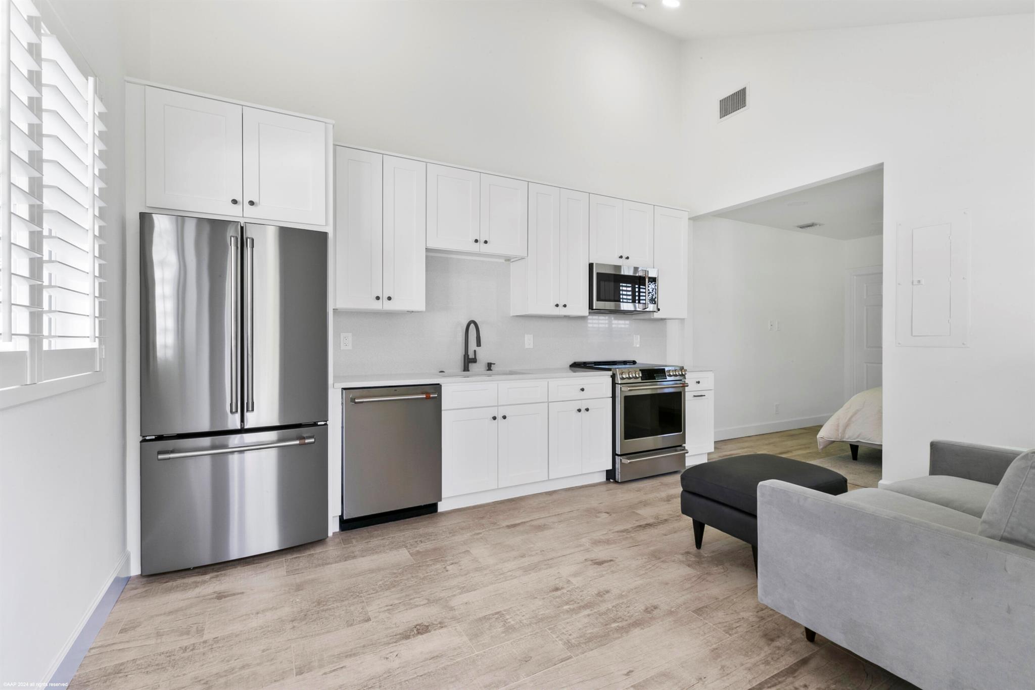 PALM BEACH POINT - Residential