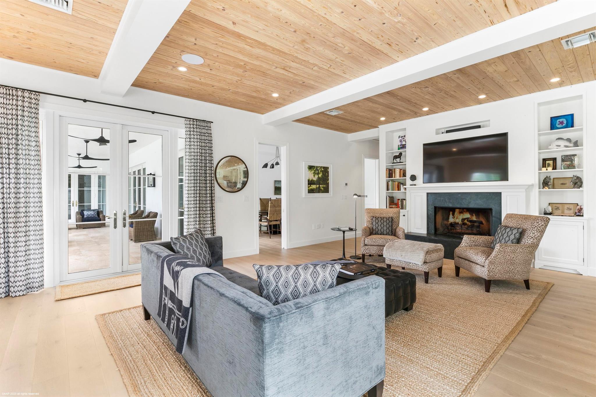 PALM BEACH POINT - Residential