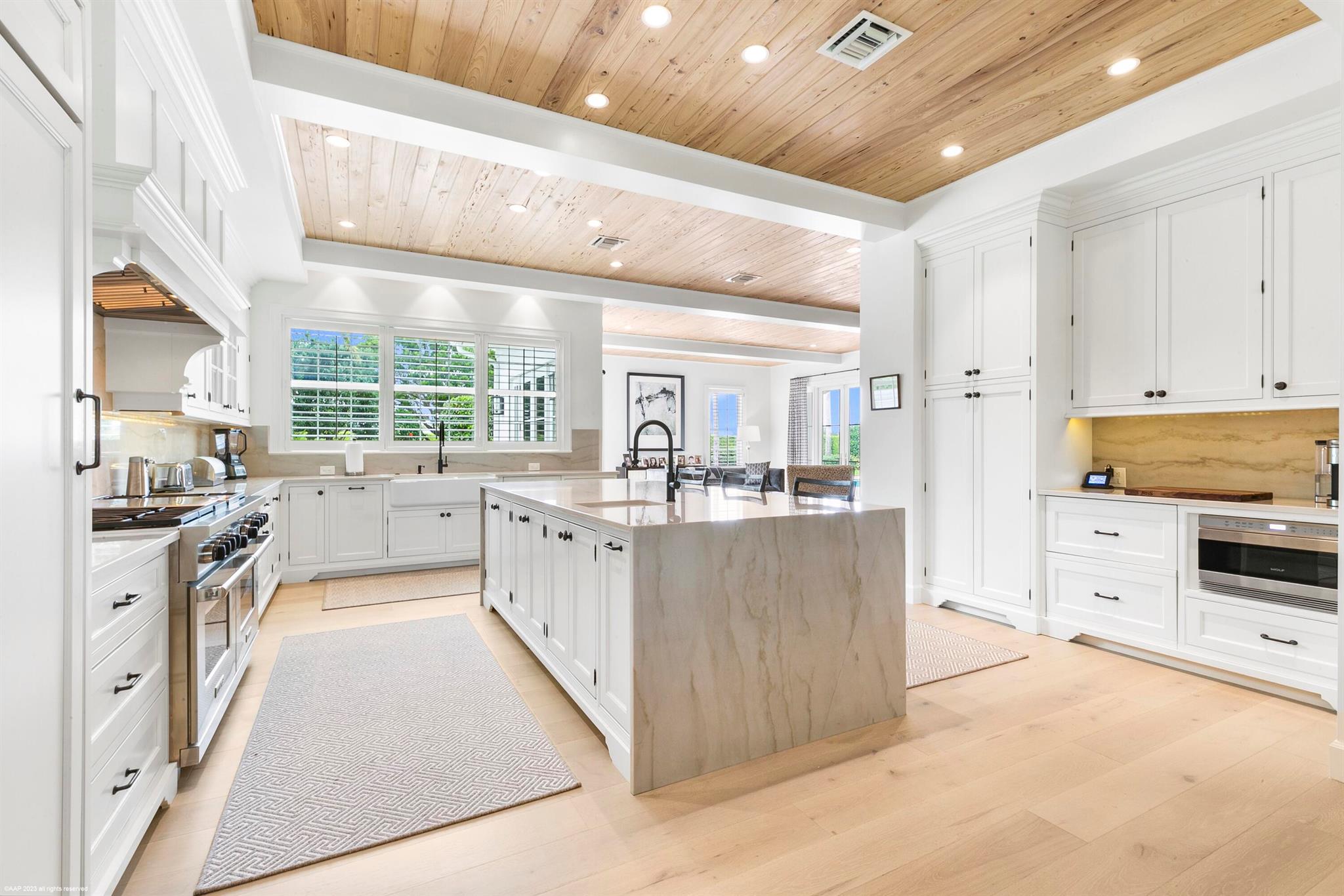 PALM BEACH POINT - Residential