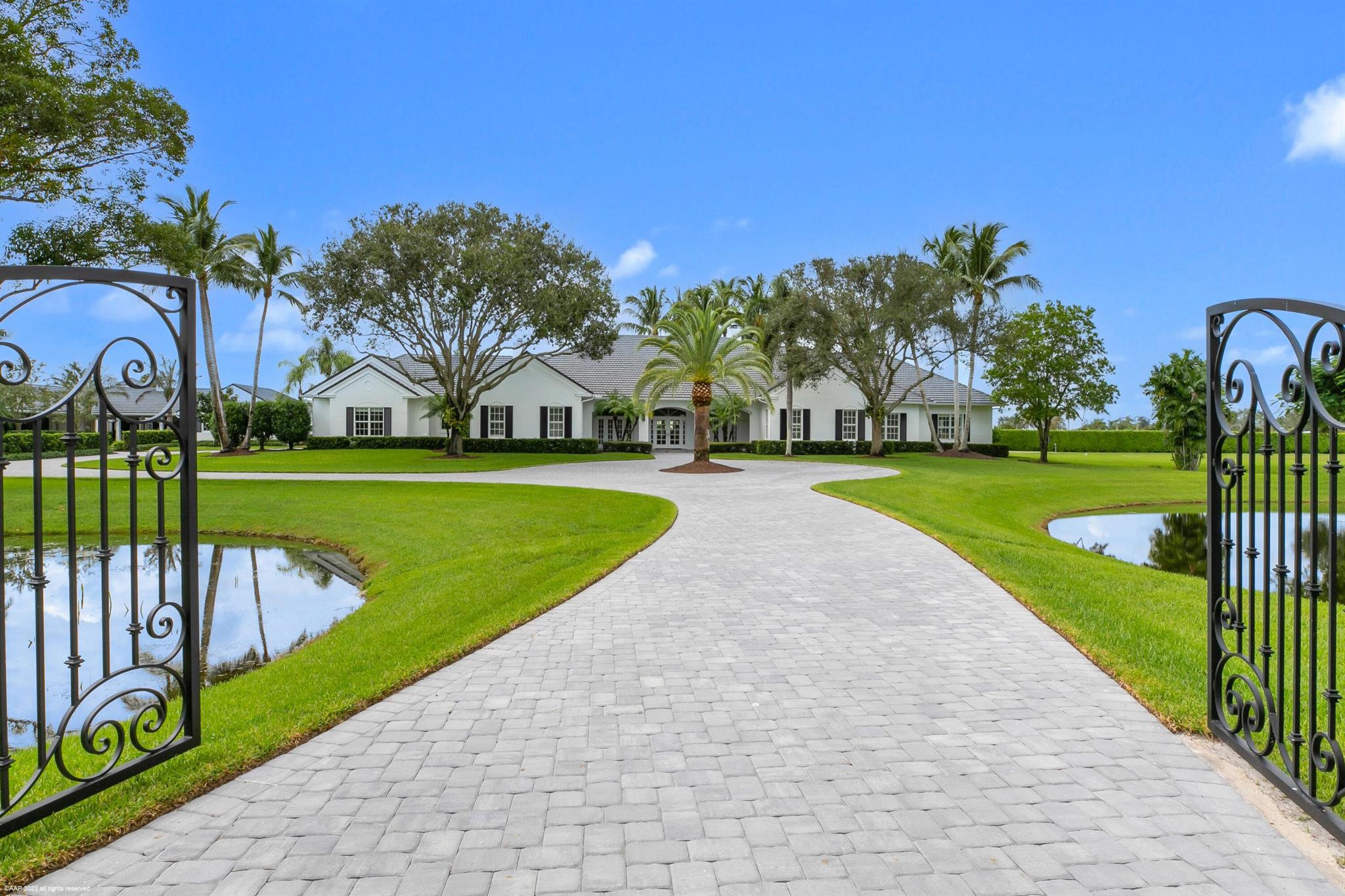 PALM BEACH POINT - Residential