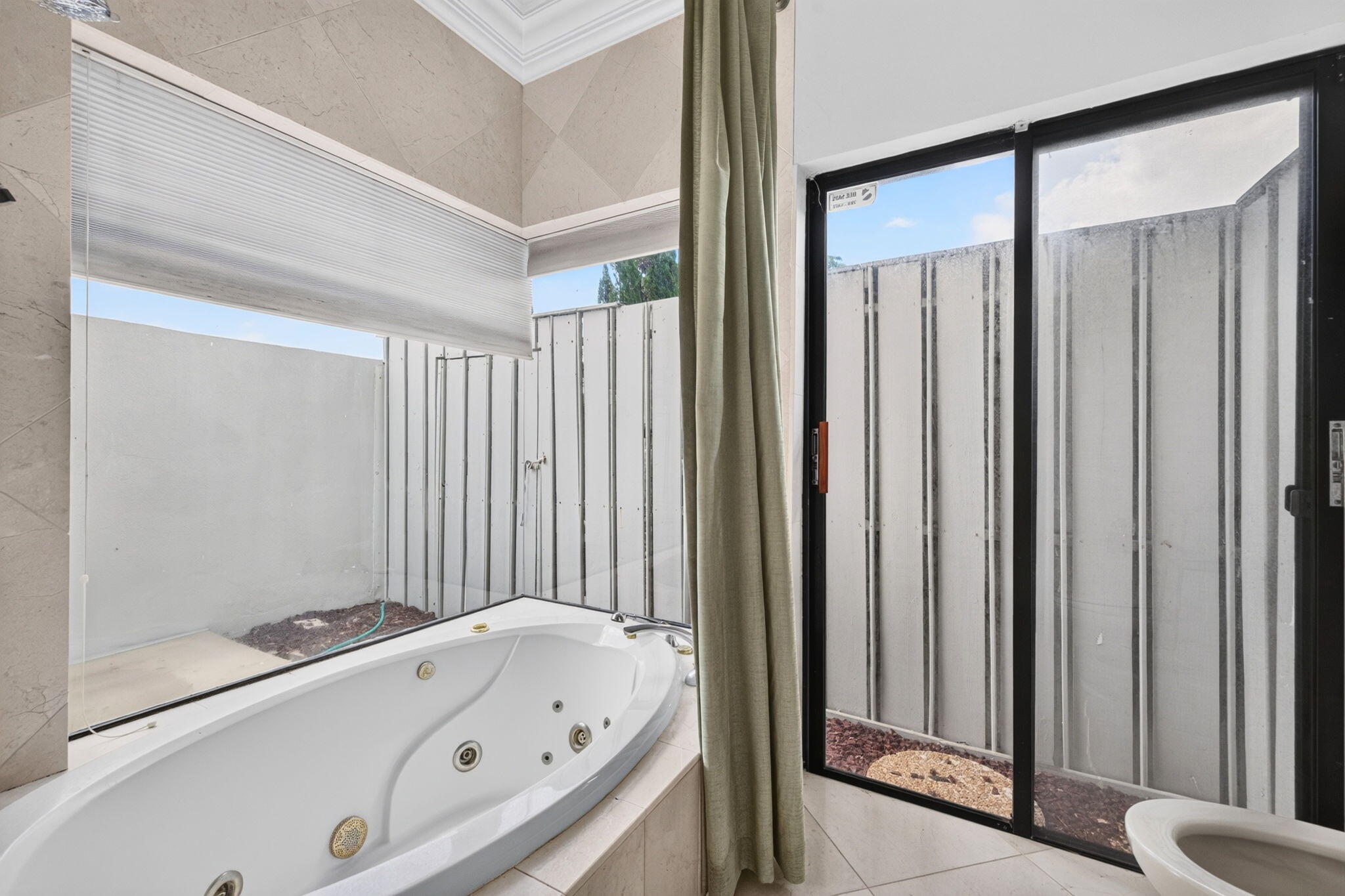 CORAL RIDGE COUNTRY CLUB - Residential