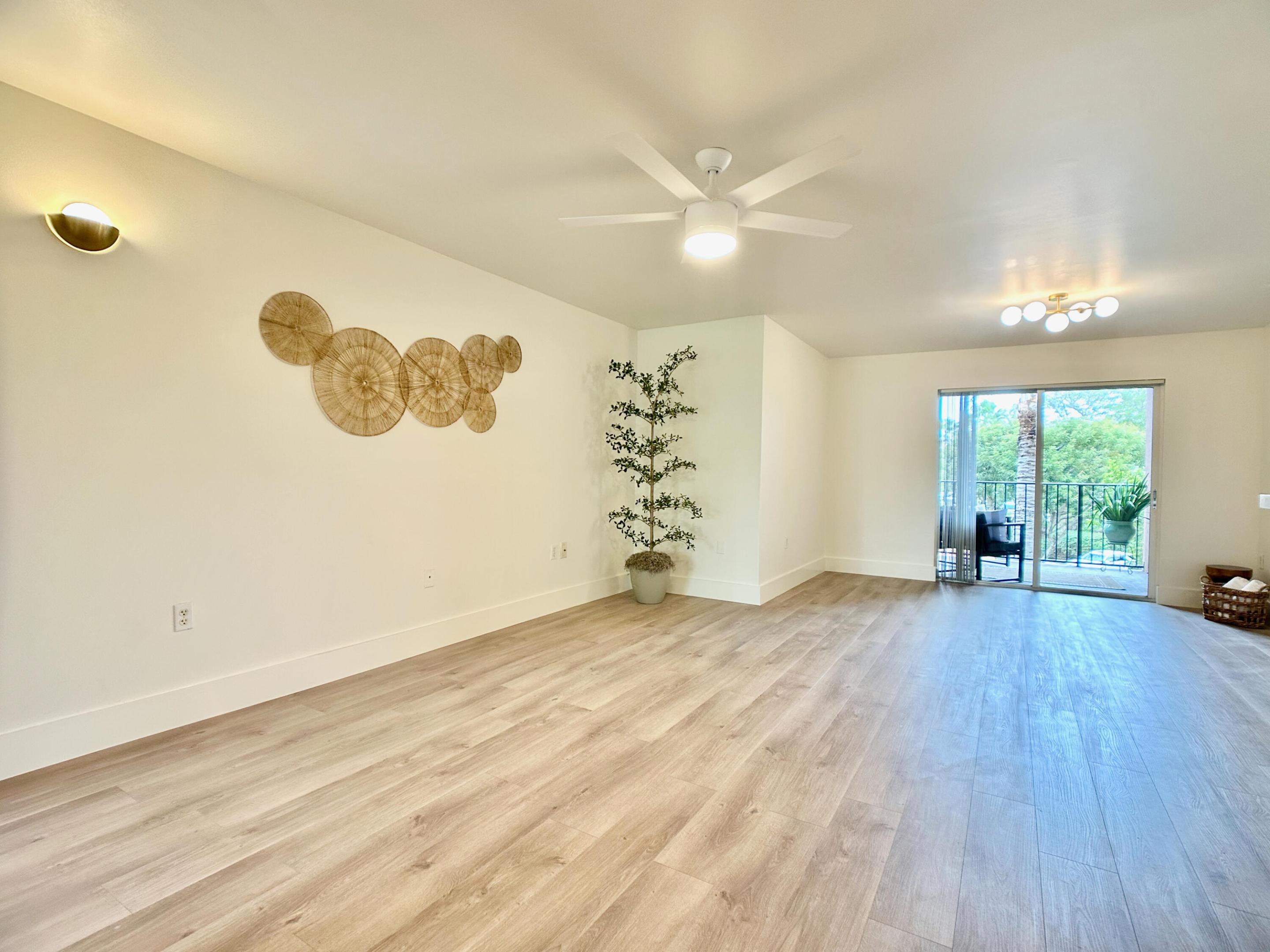 HYPOLUXOS MARINERS CAY CONDO - Residential