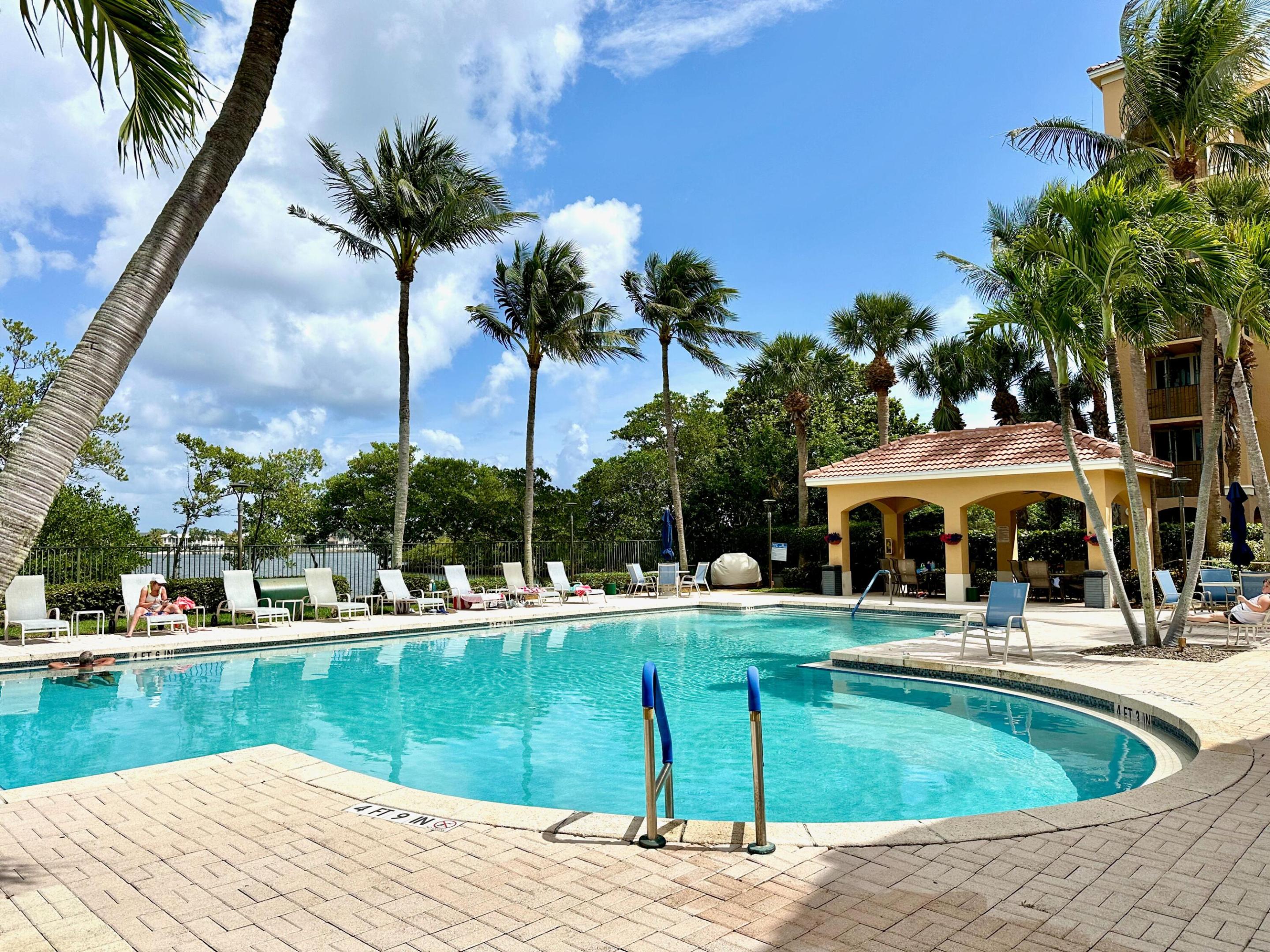 HYPOLUXOS MARINERS CAY CONDO - Residential