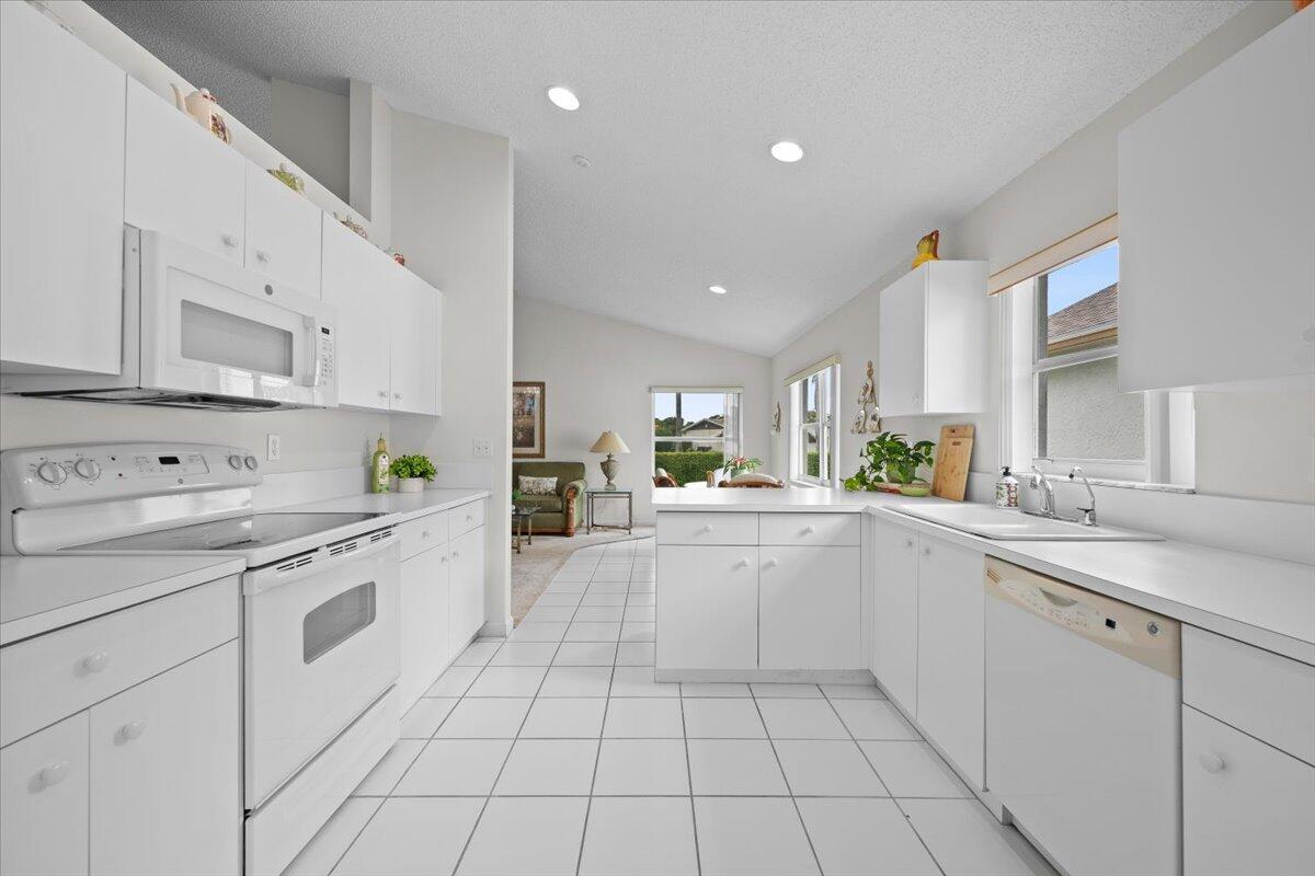 CYPRESS LAKES 12 - Residential