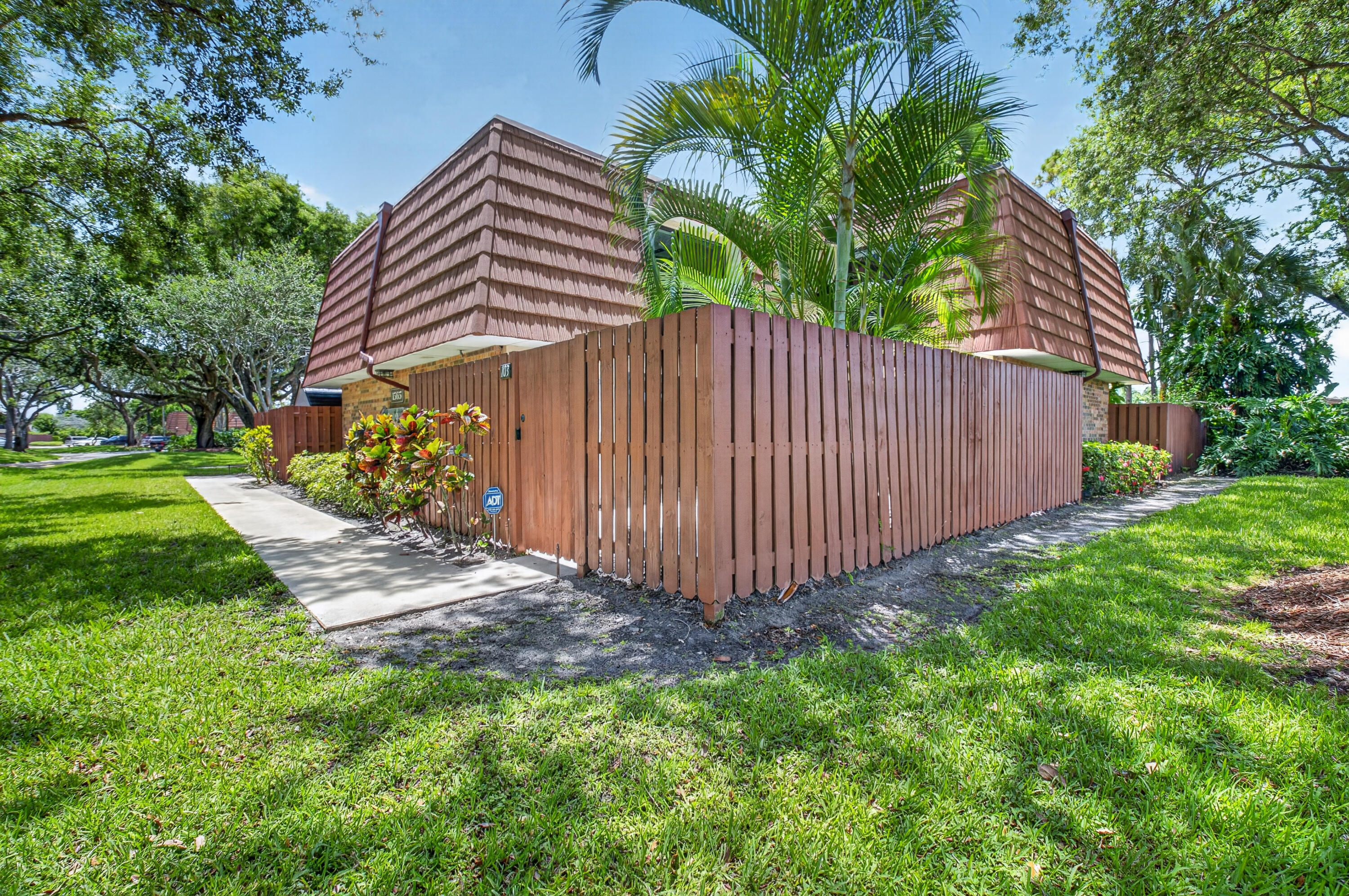 SPACIOUS OPEN FLOOR PLAN. OVER SIZED BEDROOMS WITH WALK-IN CLOSETS. UPDATED KITCHEN AND BATHROOMS. HUGE PRIVATE FENCED COURTYARD FOR BBQ AND ENTERTAINING. SMALL WELL MAINTAINED COMMUNITY NESTLED IN A PARK LIKE SETTING. LOW HOA INCLUDES CABLE, HBO, HIGH SPEED INTERNET AND MODEM!! CLOSE TO SHOPPING, ATLANTIC AVE NIGHT LIFE AND BEACHES,