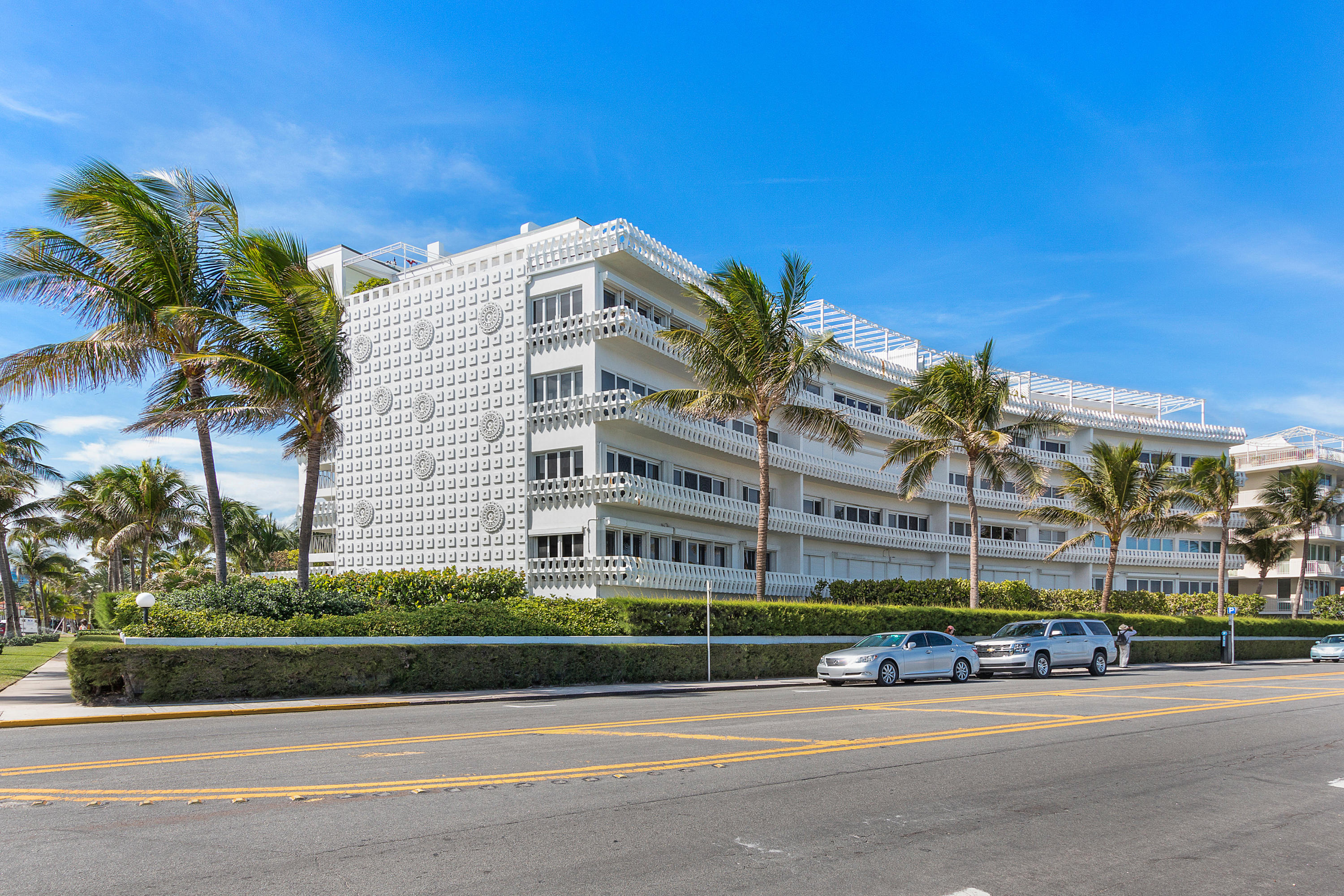 THREE HUNDRED SOUTH OCEAN BLVD APTS INC 300 S OCEA - Residential