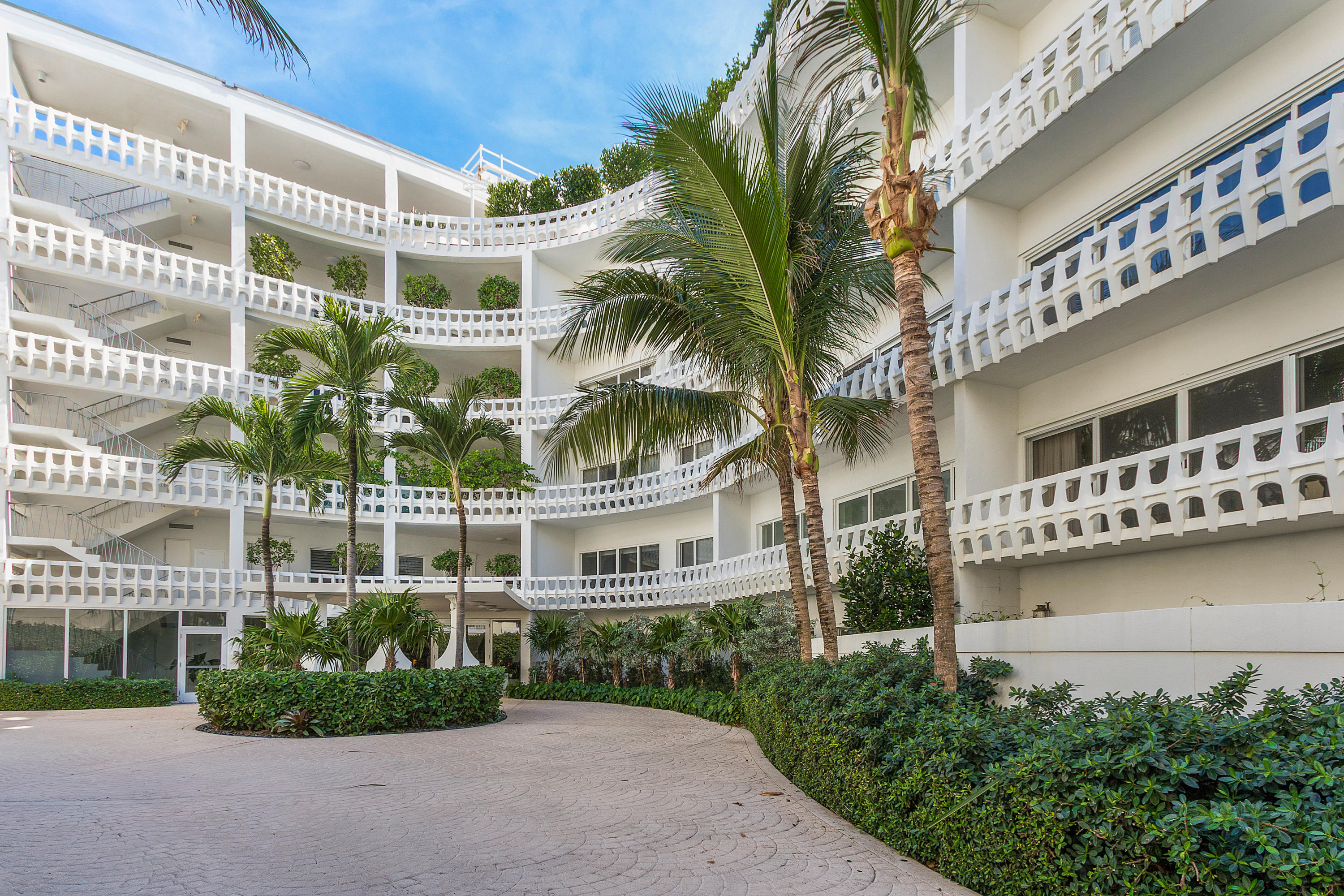 THREE HUNDRED SOUTH OCEAN BLVD APTS INC 300 S OCEA - Residential