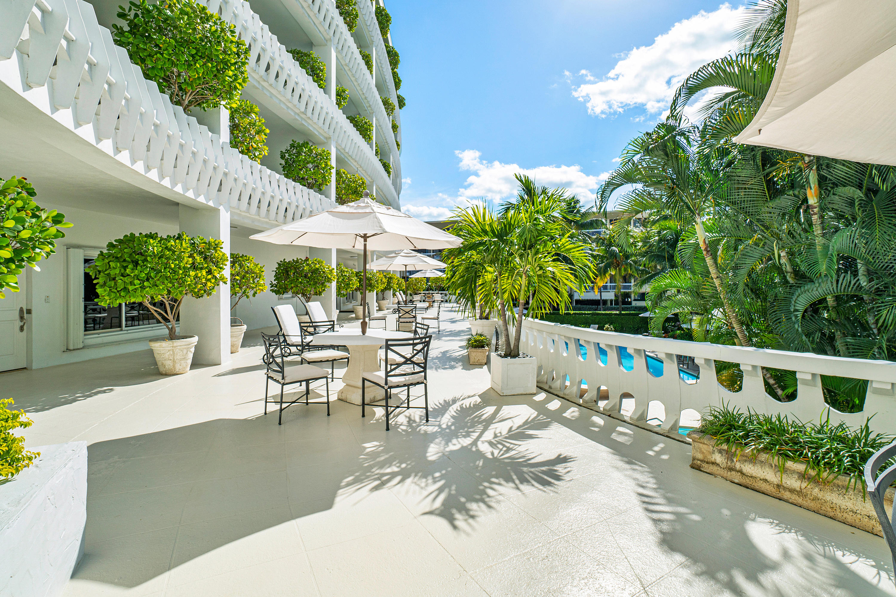 THREE HUNDRED SOUTH OCEAN BLVD APTS INC 300 S OCEA - Residential
