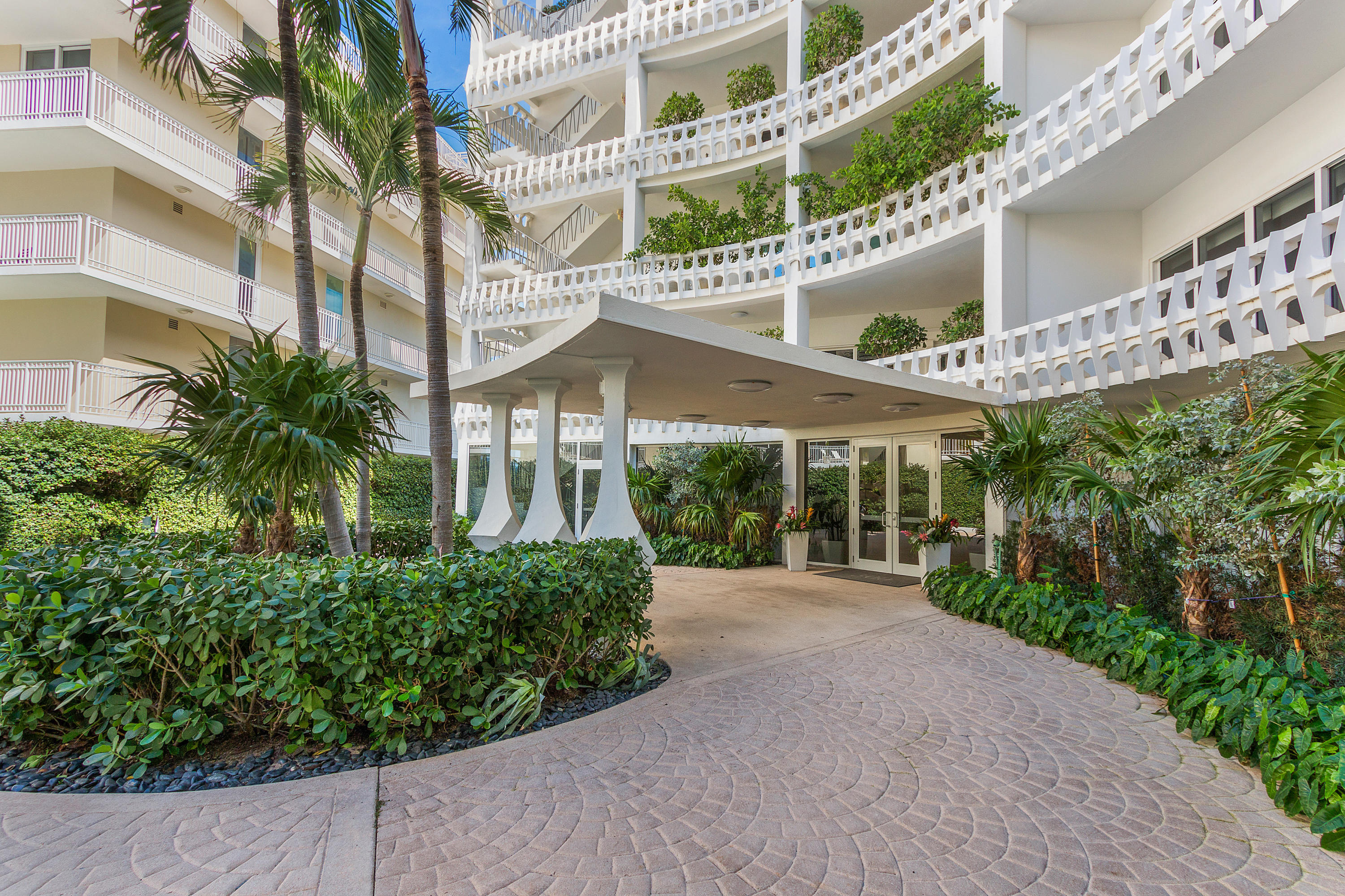THREE HUNDRED SOUTH OCEAN BLVD APTS INC 300 S OCEA - Residential
