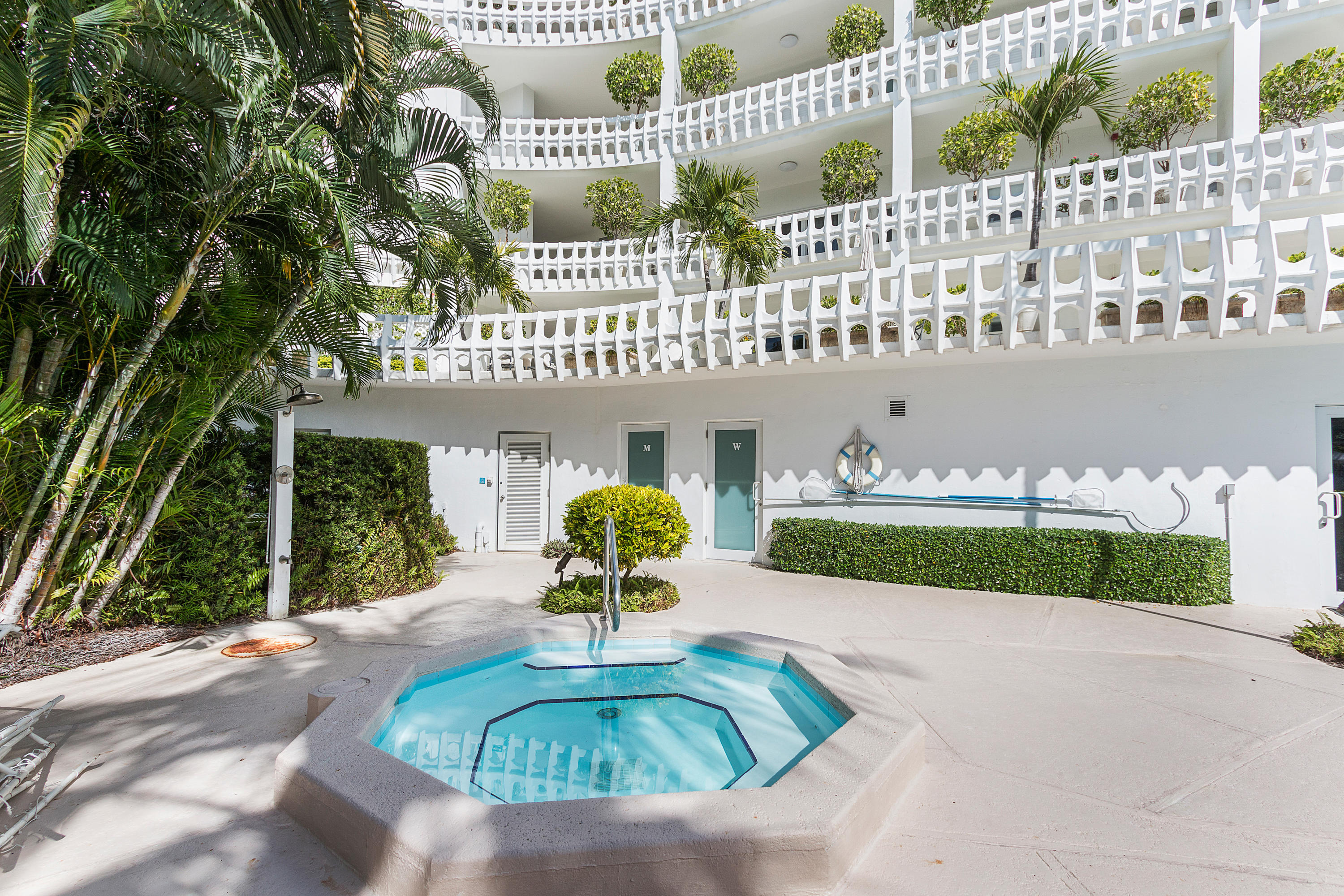 THREE HUNDRED SOUTH OCEAN BLVD APTS INC 300 S OCEA - Residential