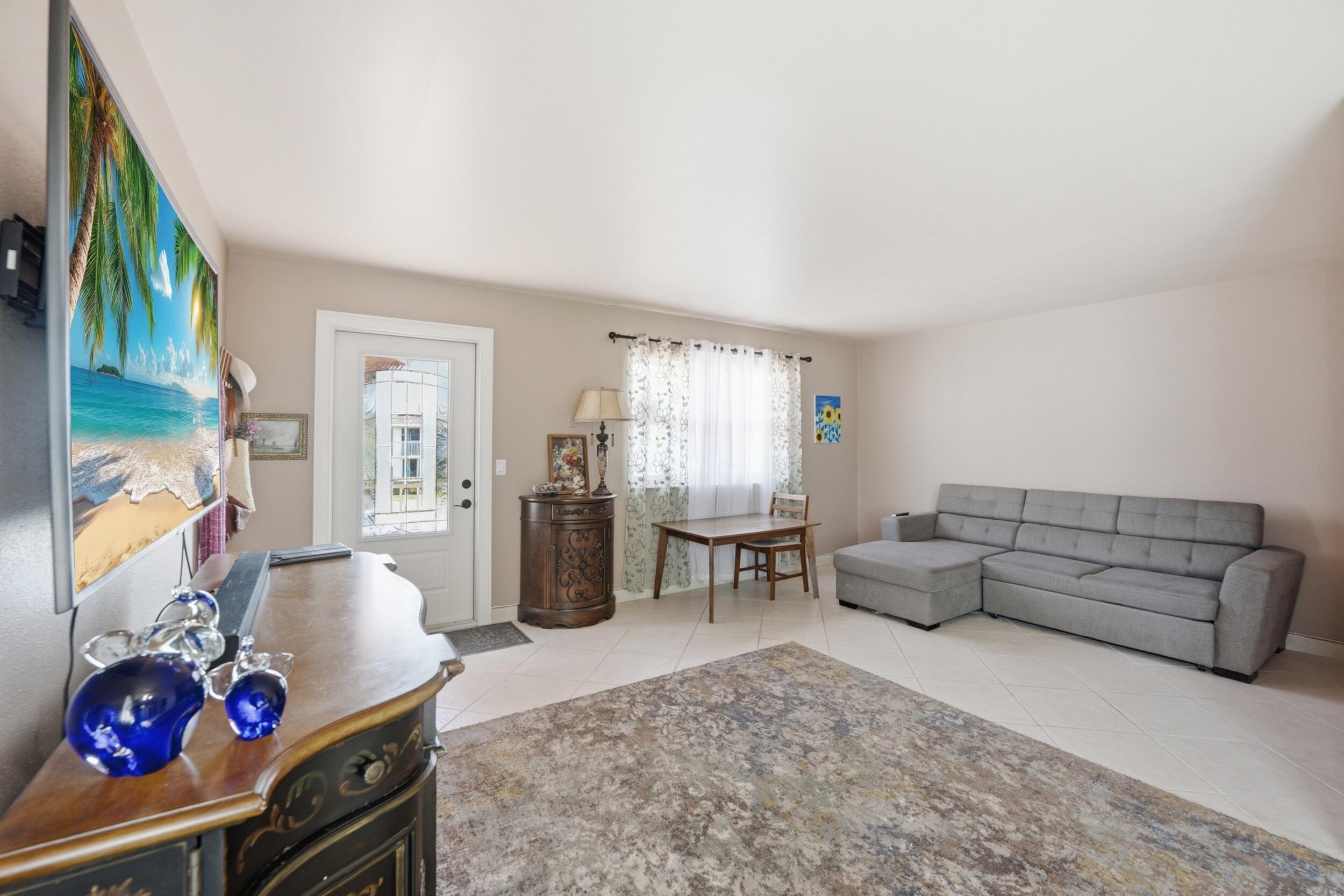 KINGS POINT SAXONY CONDOS - Residential
