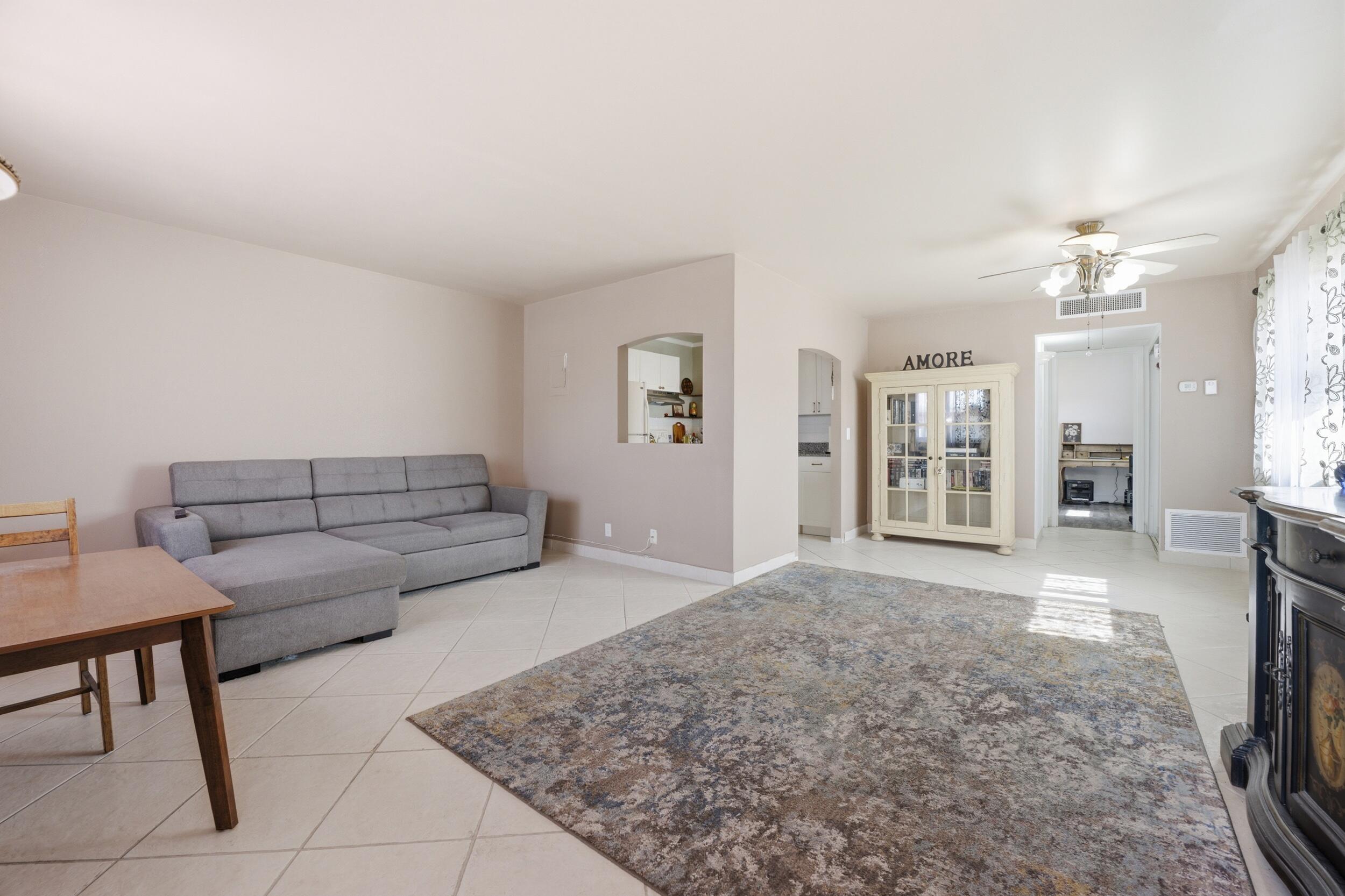 KINGS POINT SAXONY CONDOS - Residential