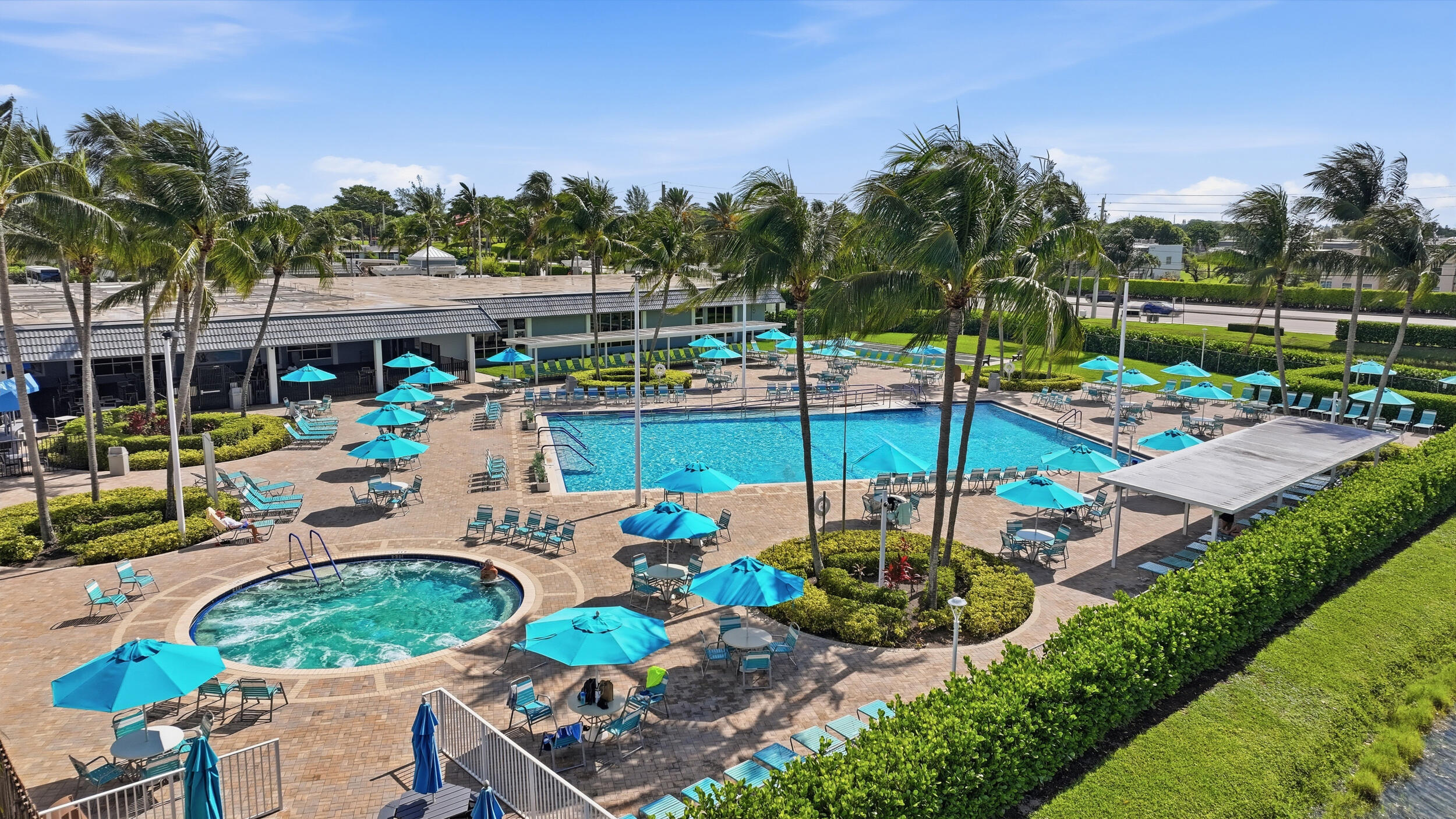 KINGS POINT SAXONY CONDOS - Residential