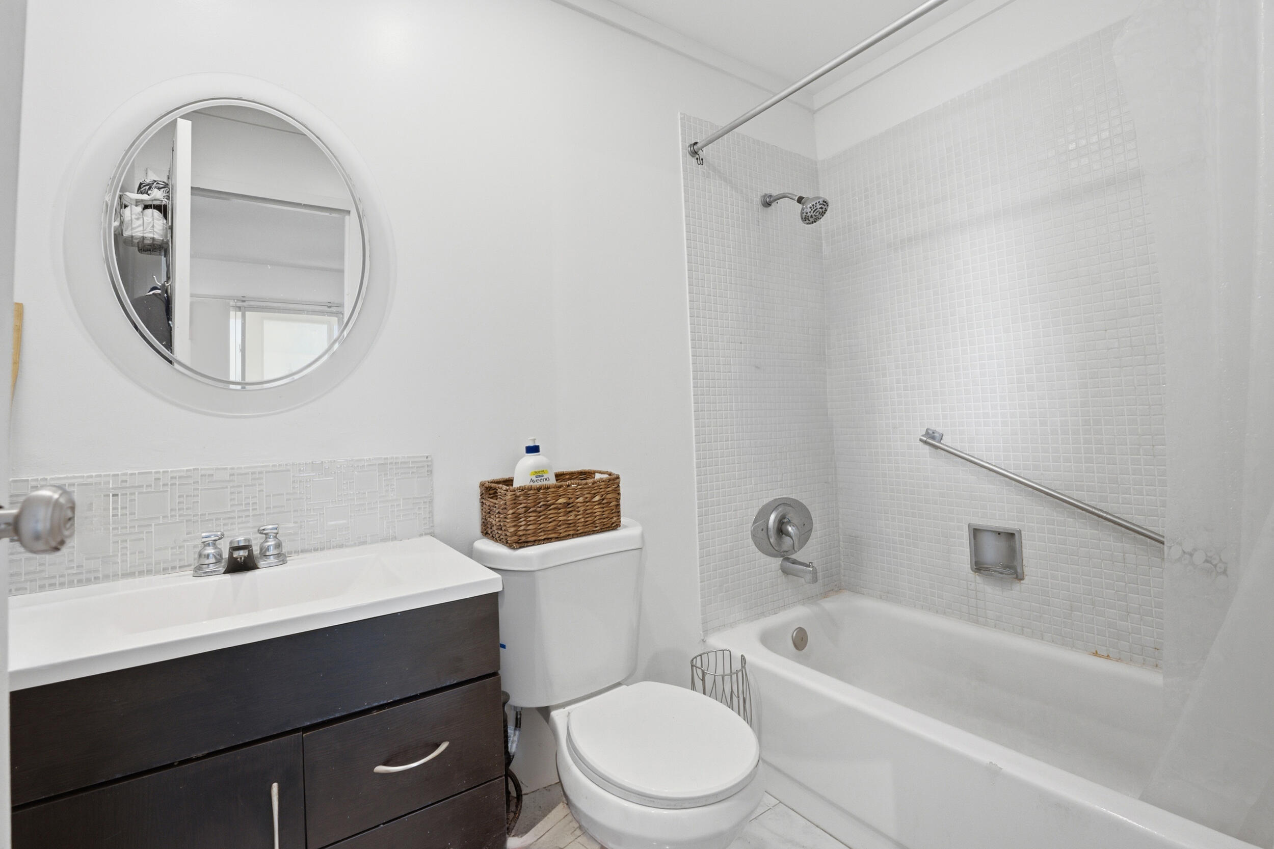 KINGS POINT SAXONY CONDOS - Residential