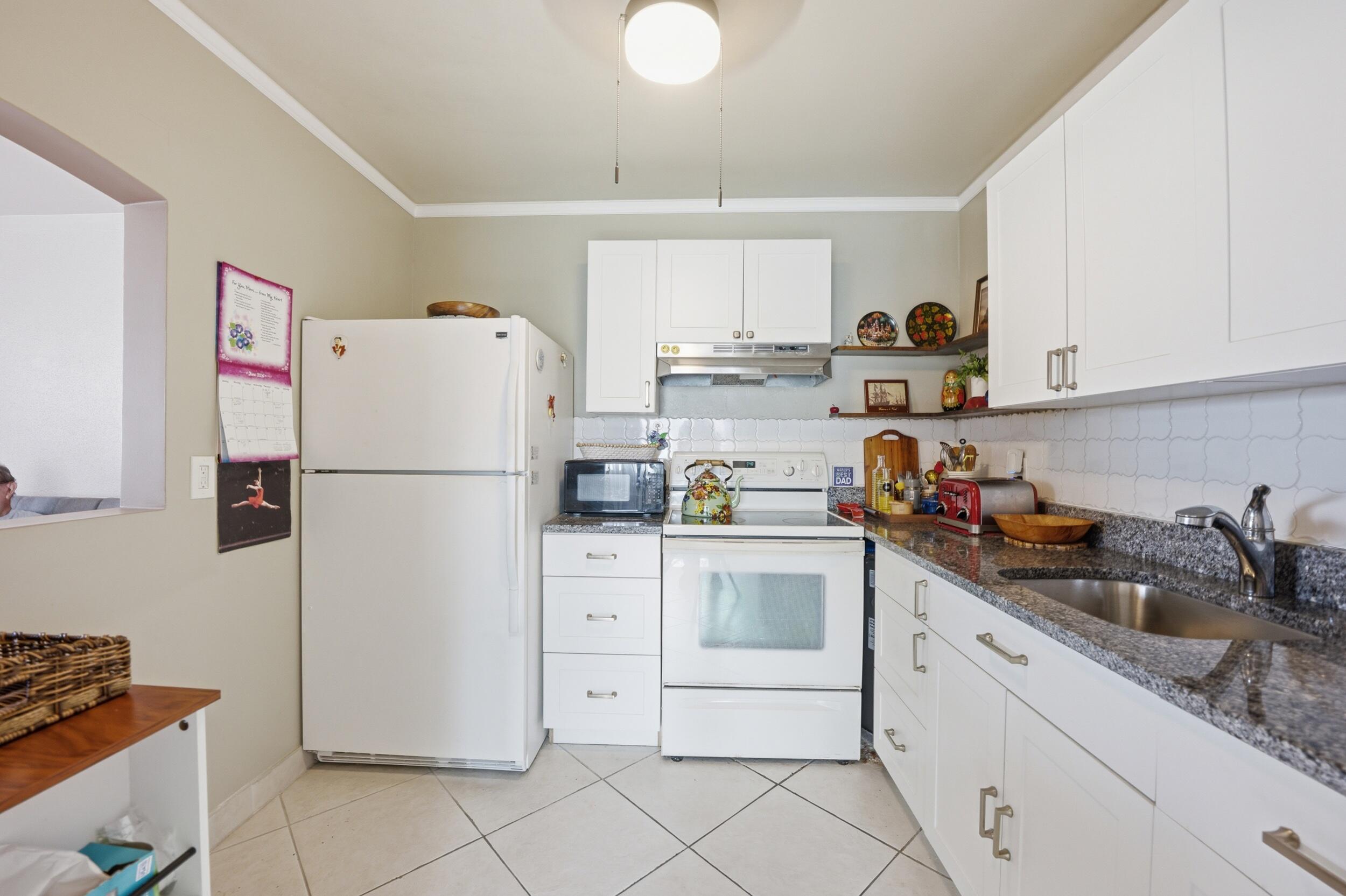 KINGS POINT SAXONY CONDOS - Residential
