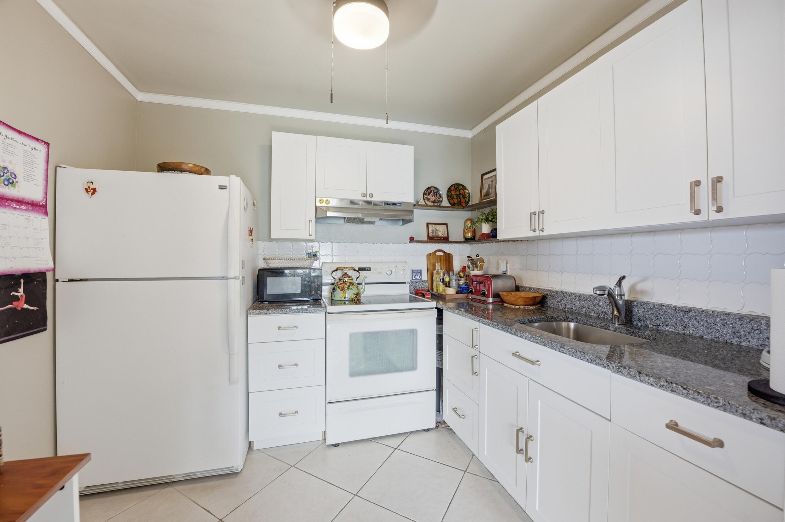 KINGS POINT SAXONY CONDOS - Residential