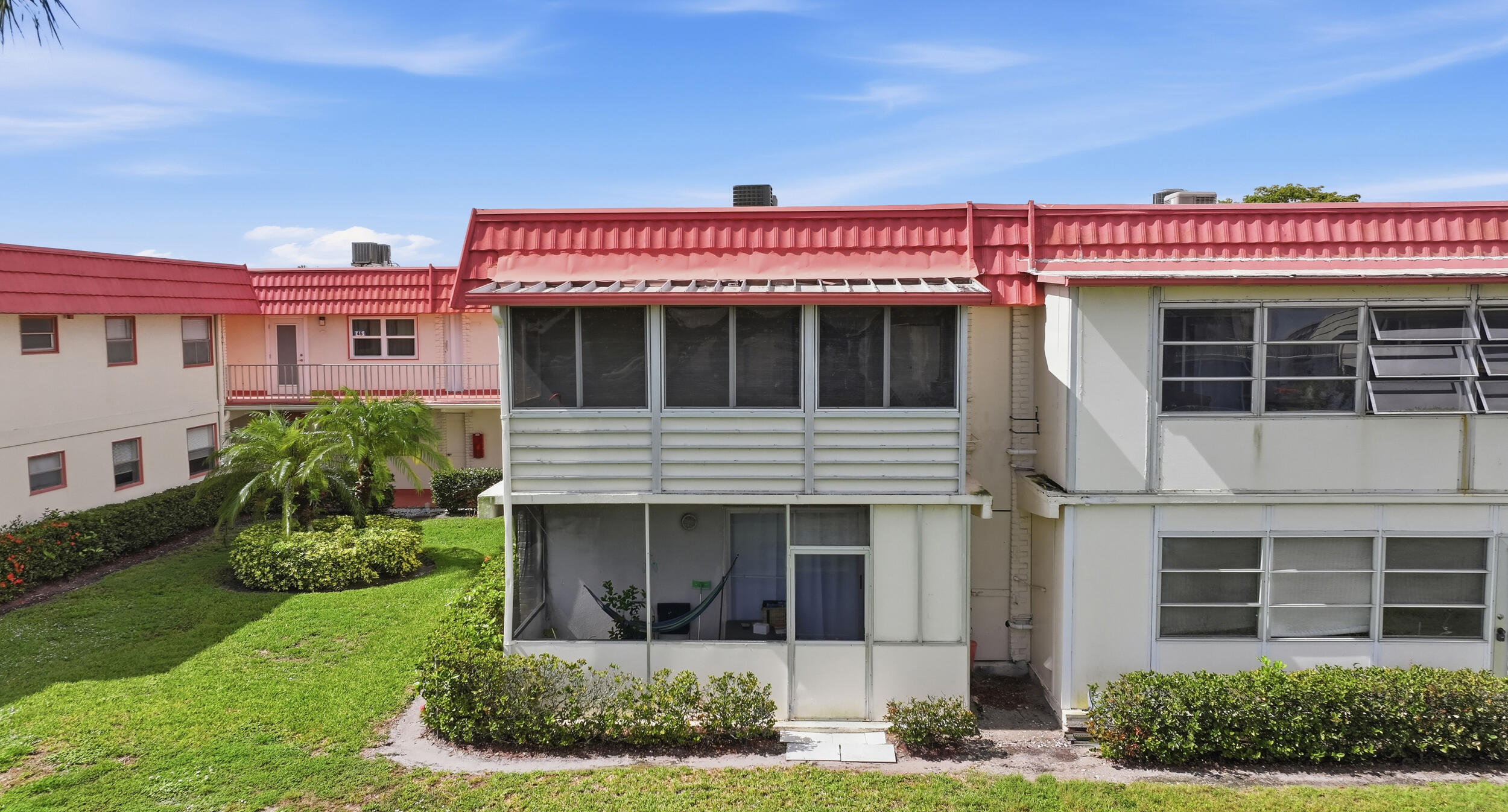 KINGS POINT SAXONY CONDOS - Residential