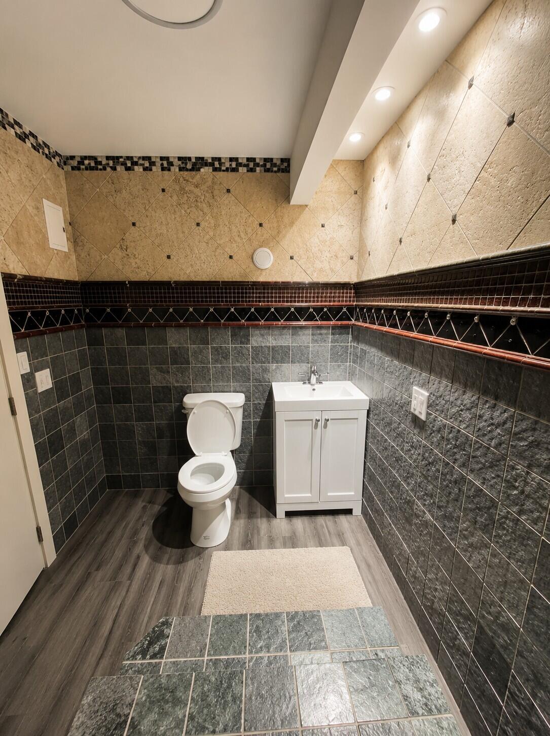 LAKE SHORE CONDO - Residential Lease