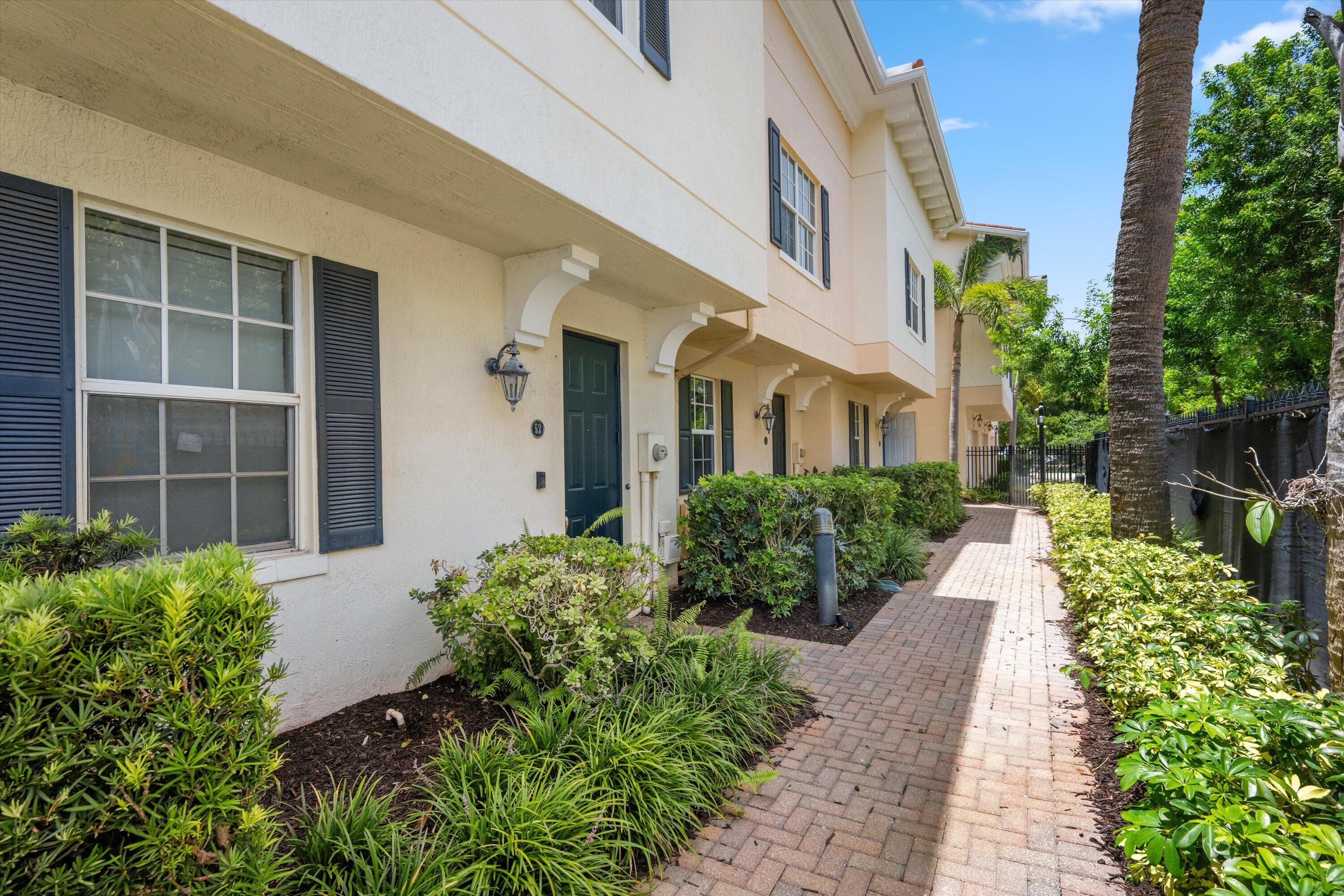 COURTYARDS OF LAKE WORTH 2 - Residential