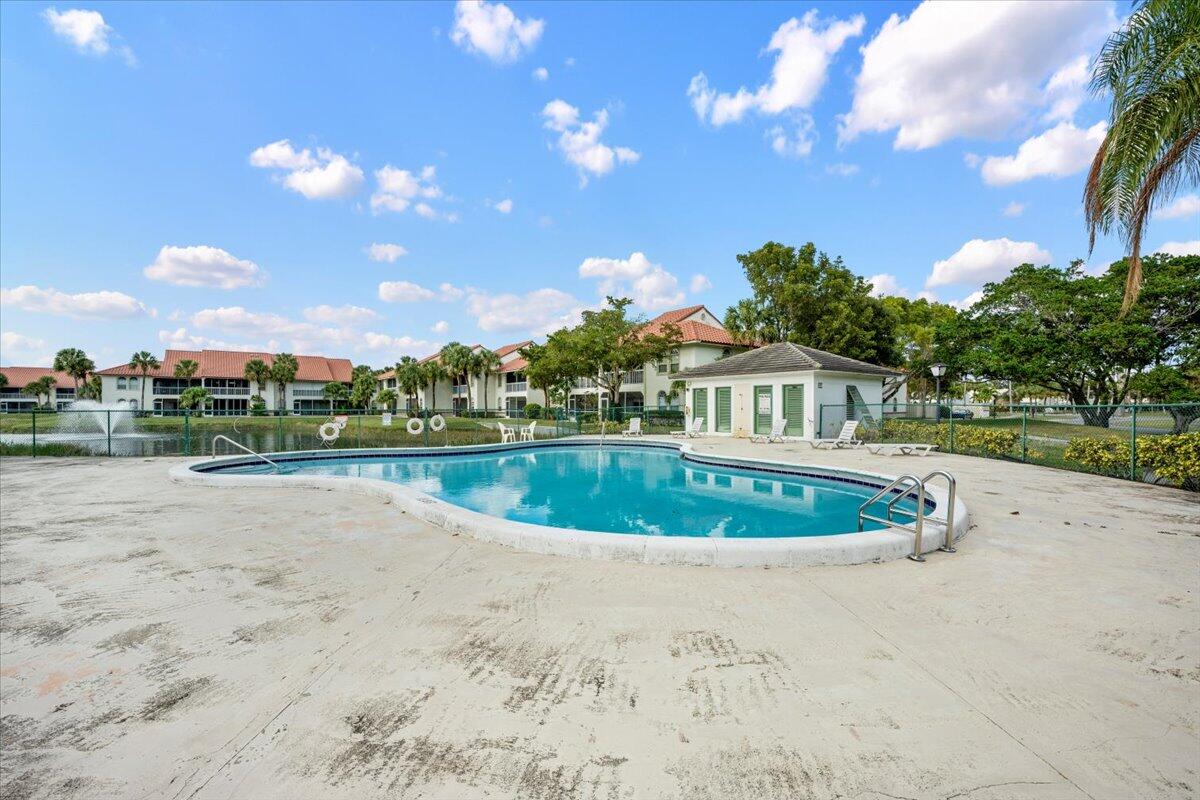 GOLF VILLAS - Residential