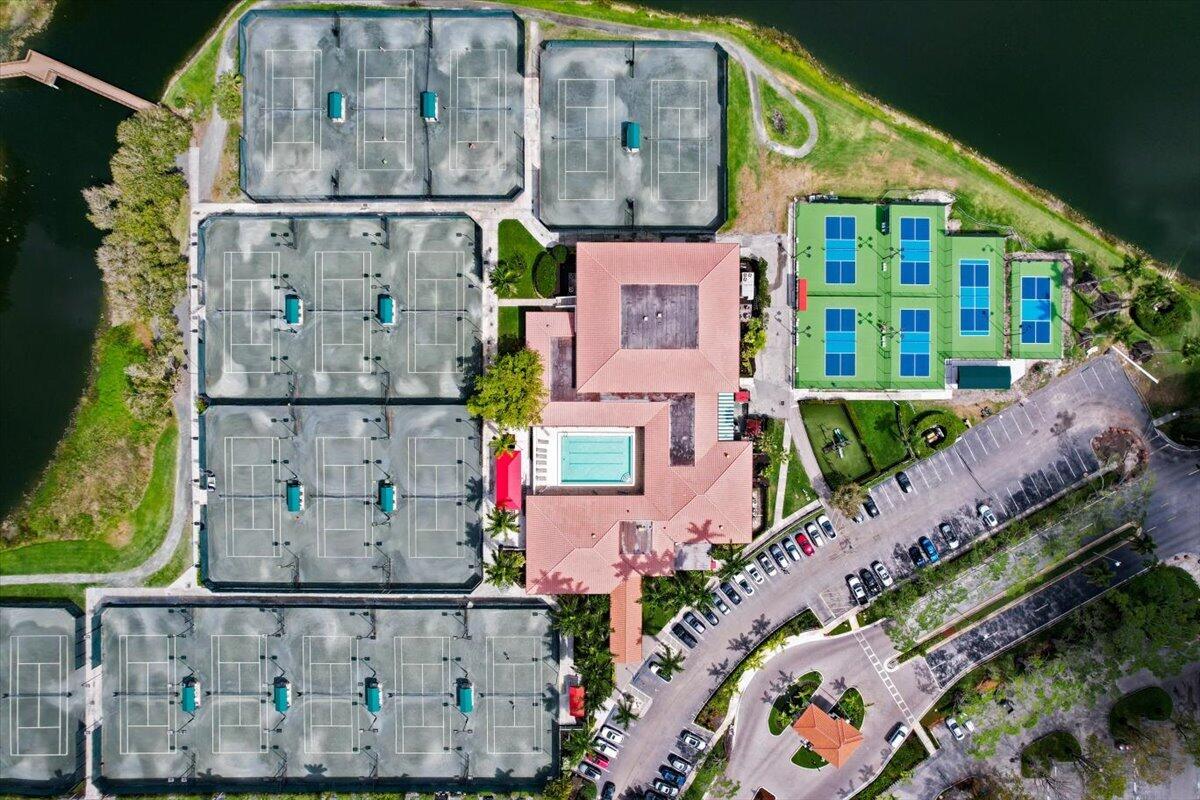 GOLF VILLAS - Residential