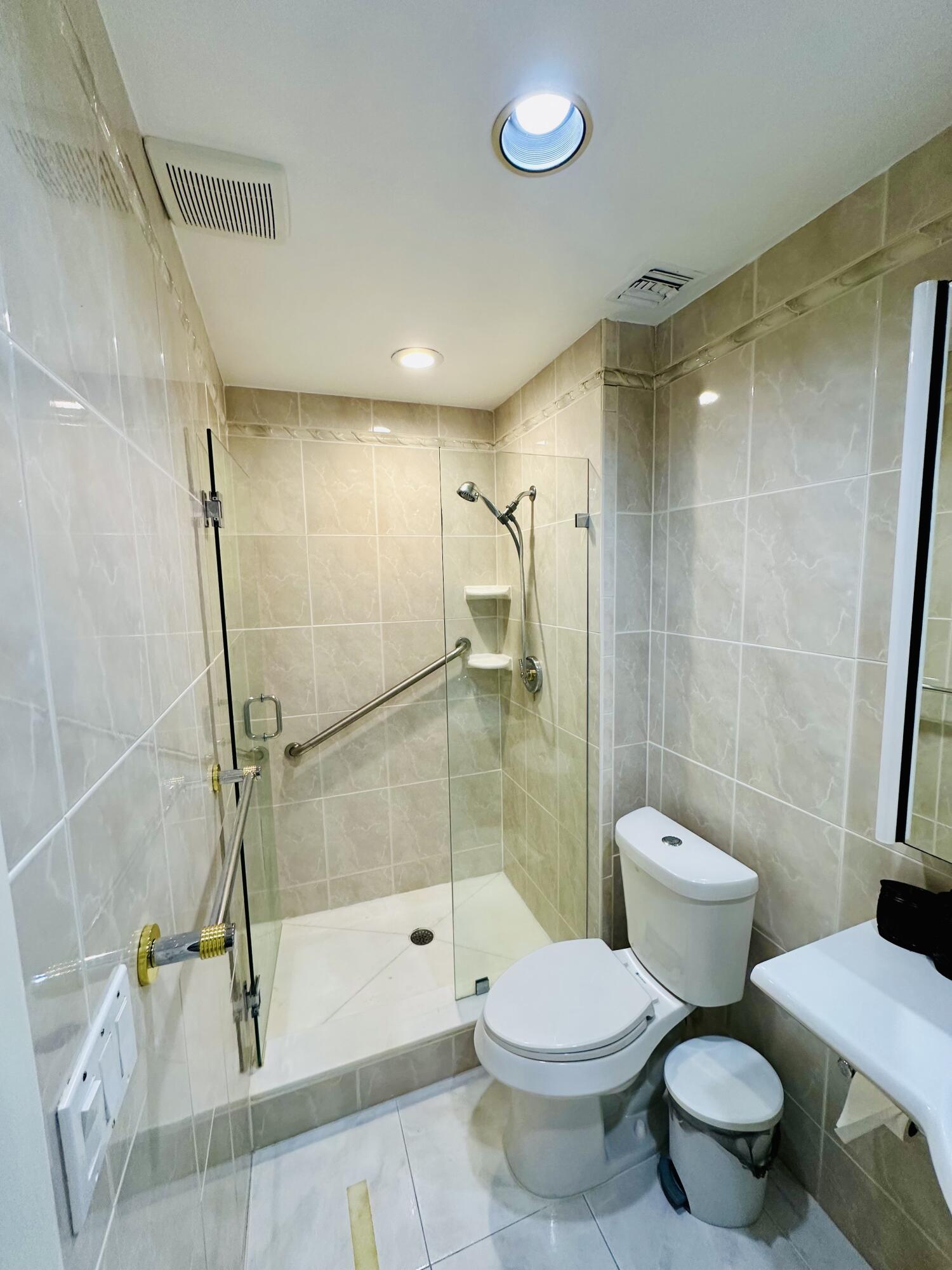 KINGS POINT 13 - Residential Lease