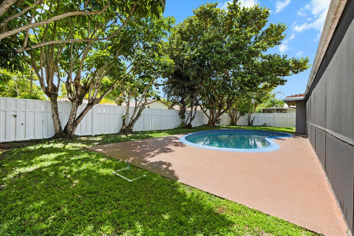 CORAL SPRINGS COUNTRY CLUB - Residential