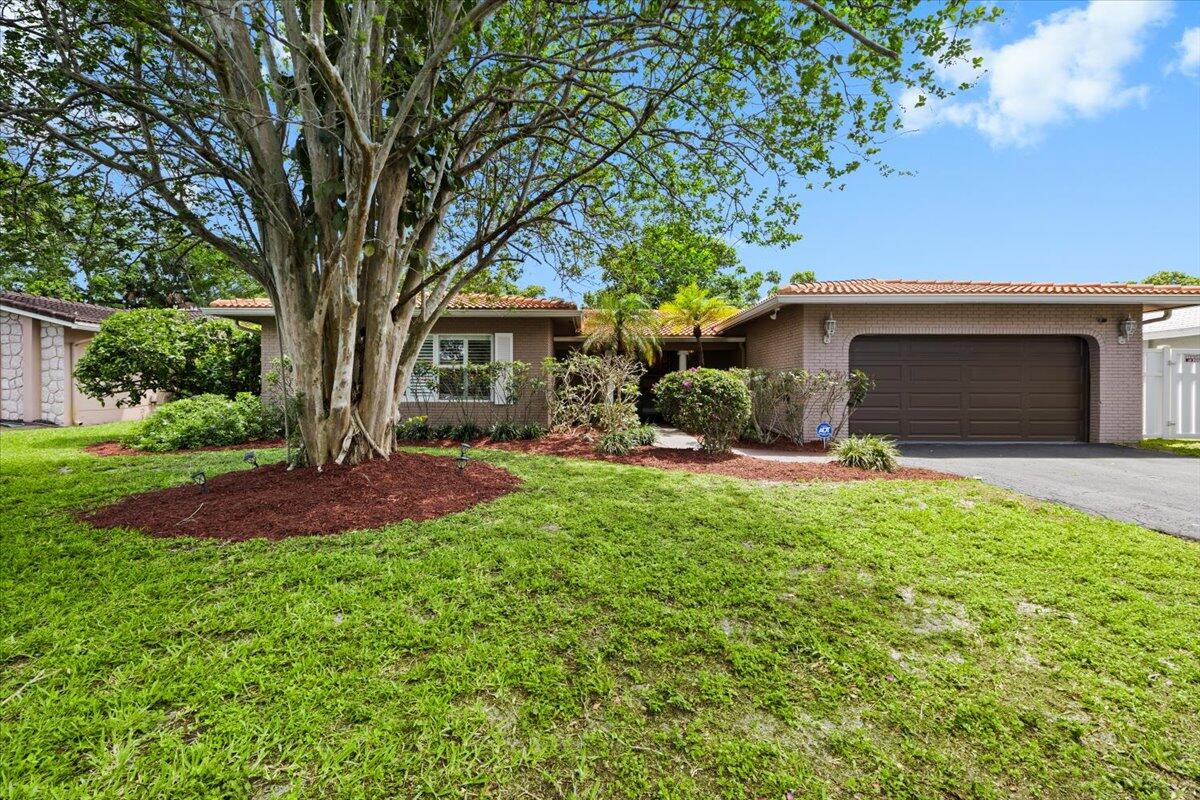 CORAL SPRINGS COUNTRY CLUB - Residential