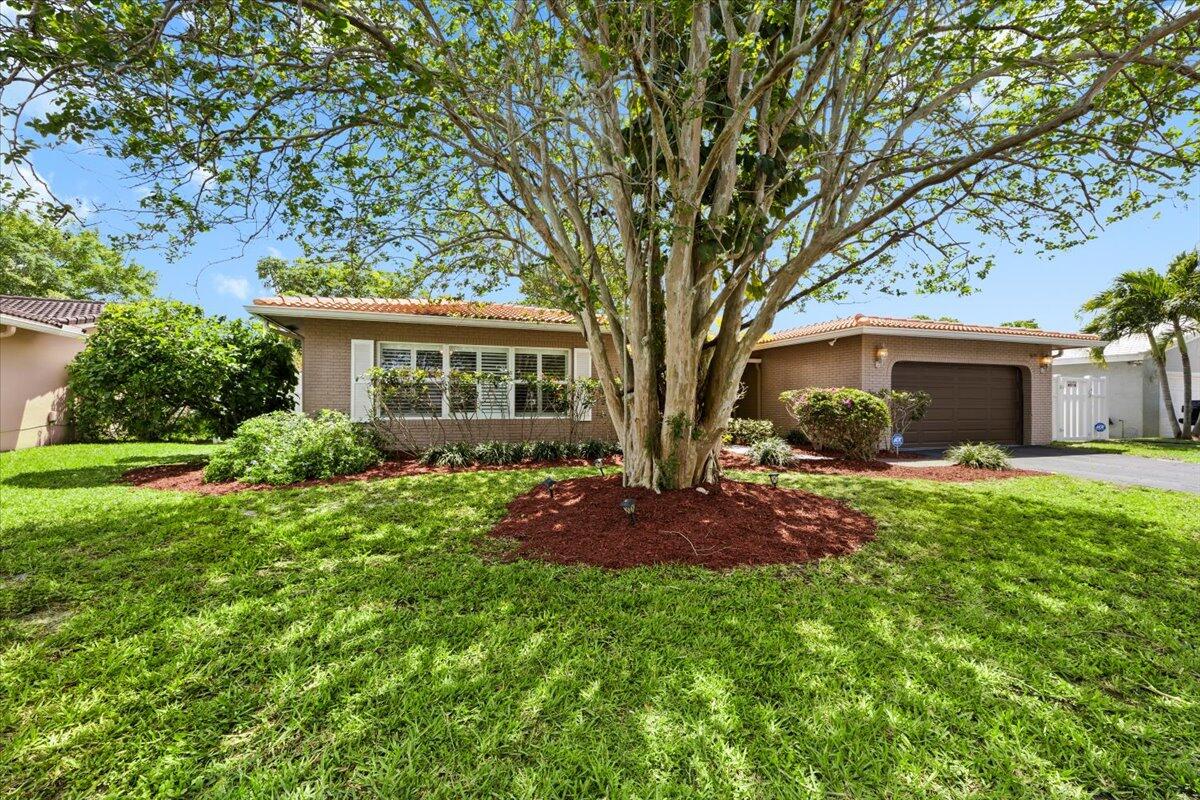 CORAL SPRINGS COUNTRY CLUB - Residential