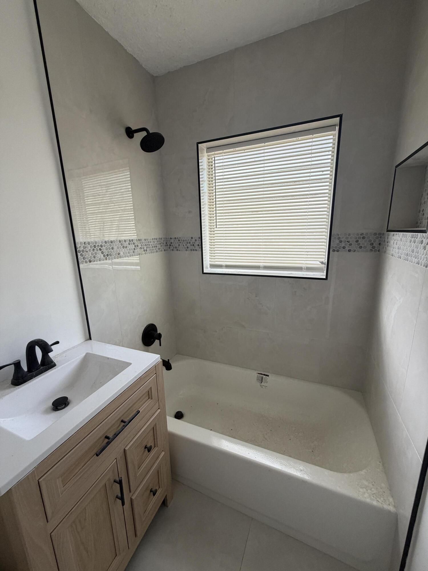 LAUDERDALE MANORS ADD - Residential