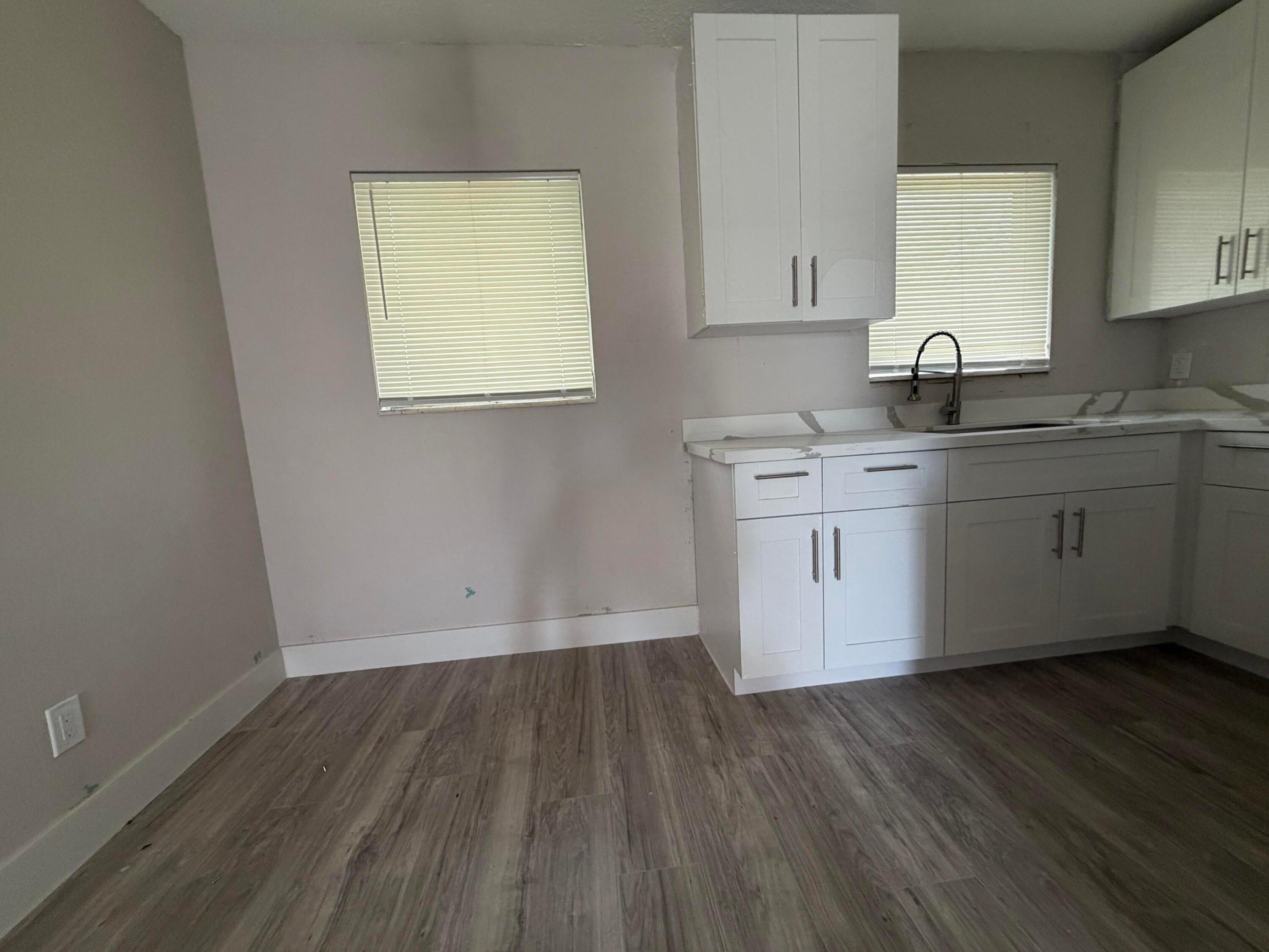 LAUDERDALE MANORS ADD - Residential