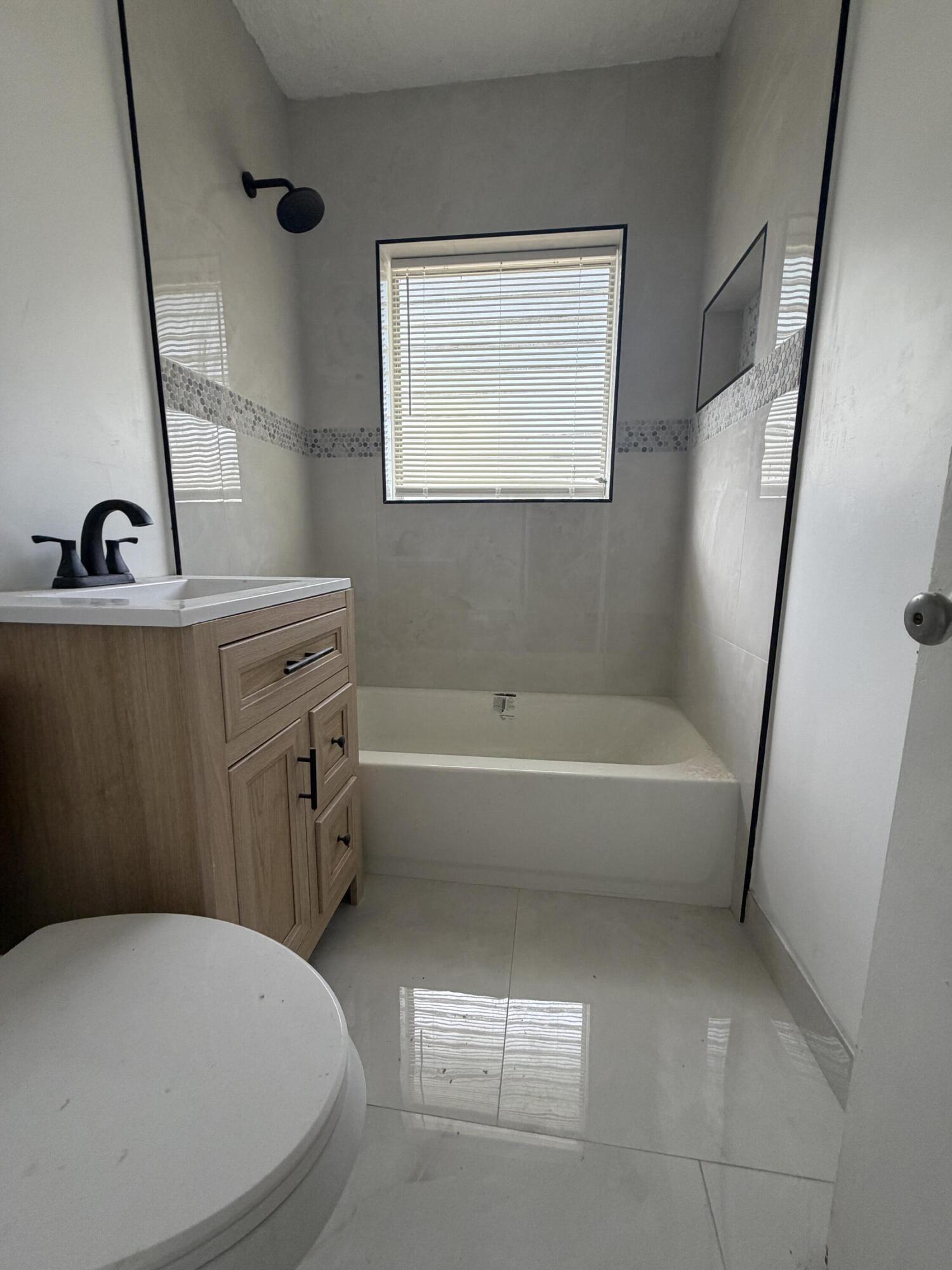 LAUDERDALE MANORS ADD - Residential