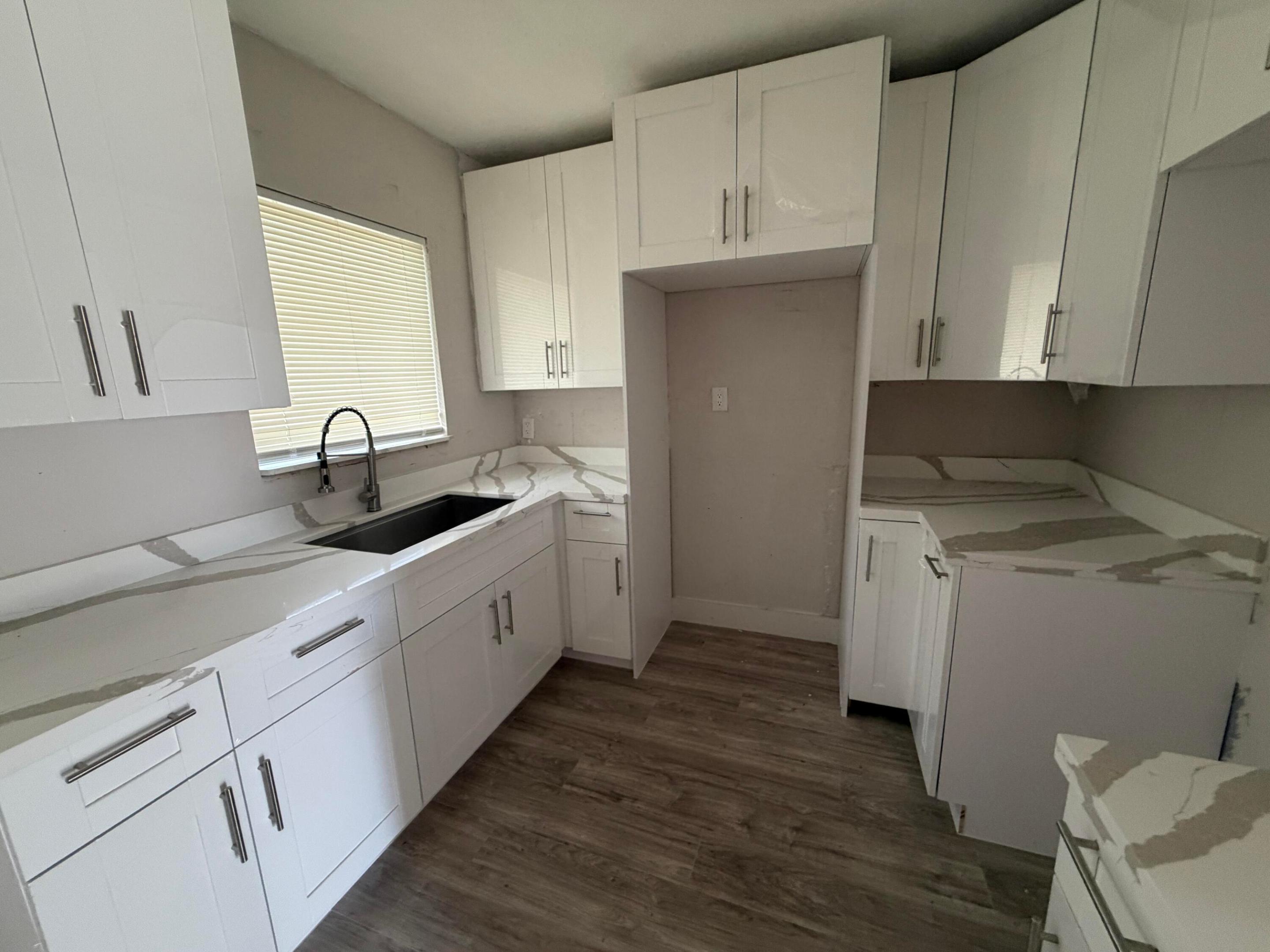 LAUDERDALE MANORS ADD - Residential