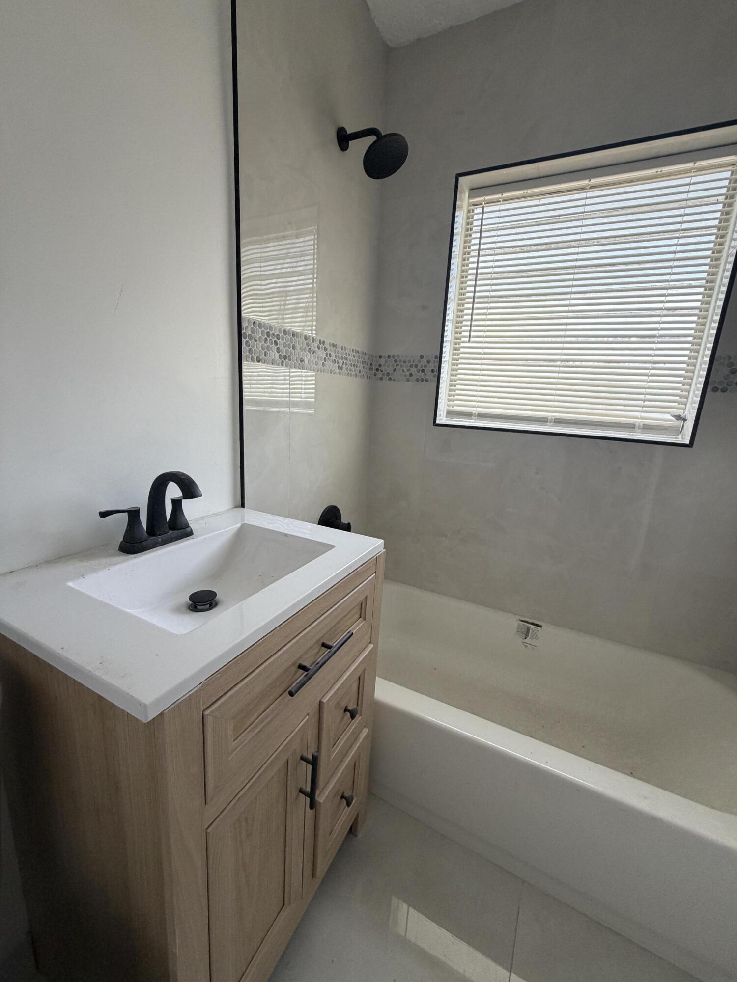 LAUDERDALE MANORS ADD - Residential