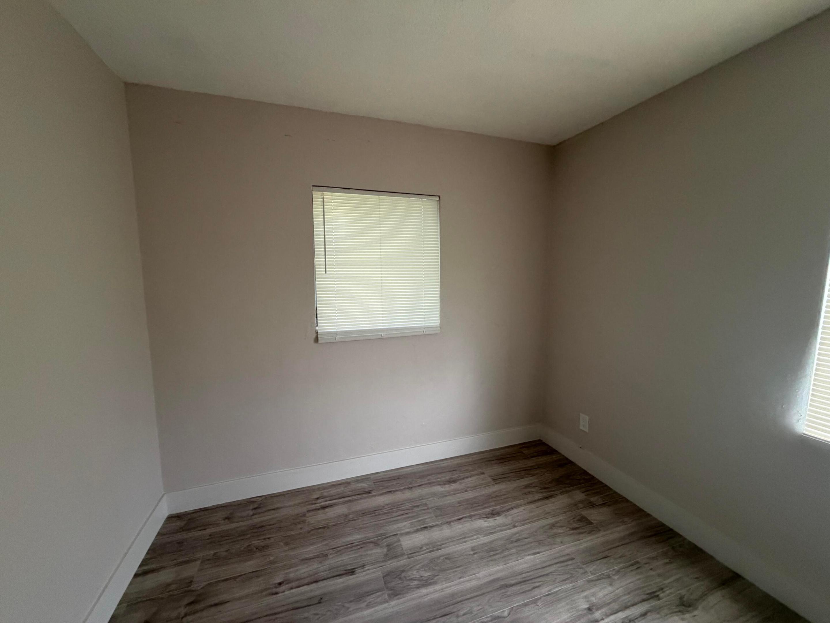 LAUDERDALE MANORS ADD - Residential