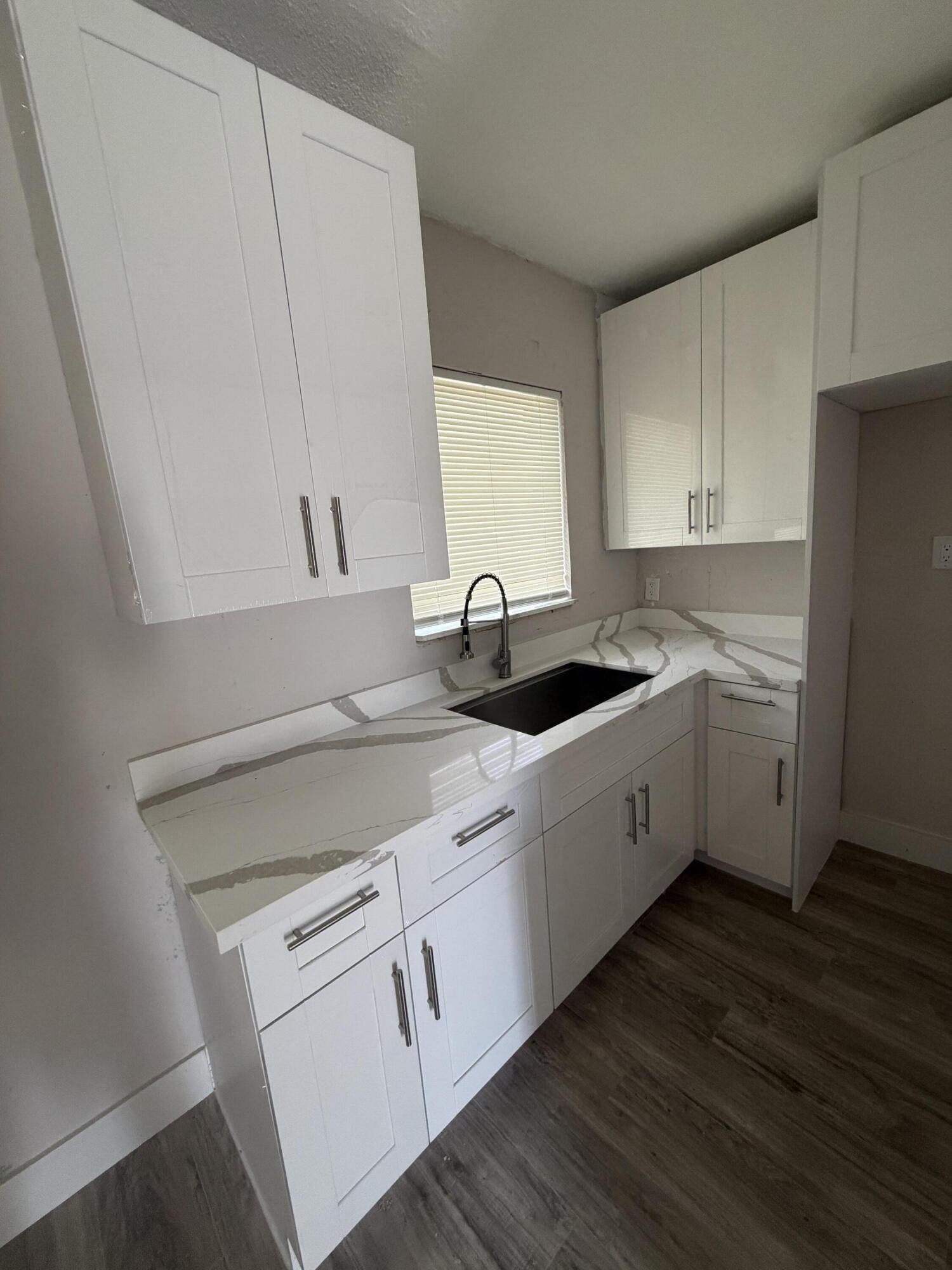 LAUDERDALE MANORS ADD - Residential