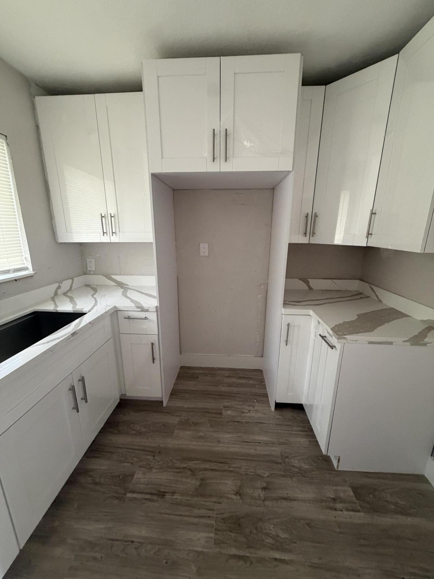 LAUDERDALE MANORS ADD - Residential
