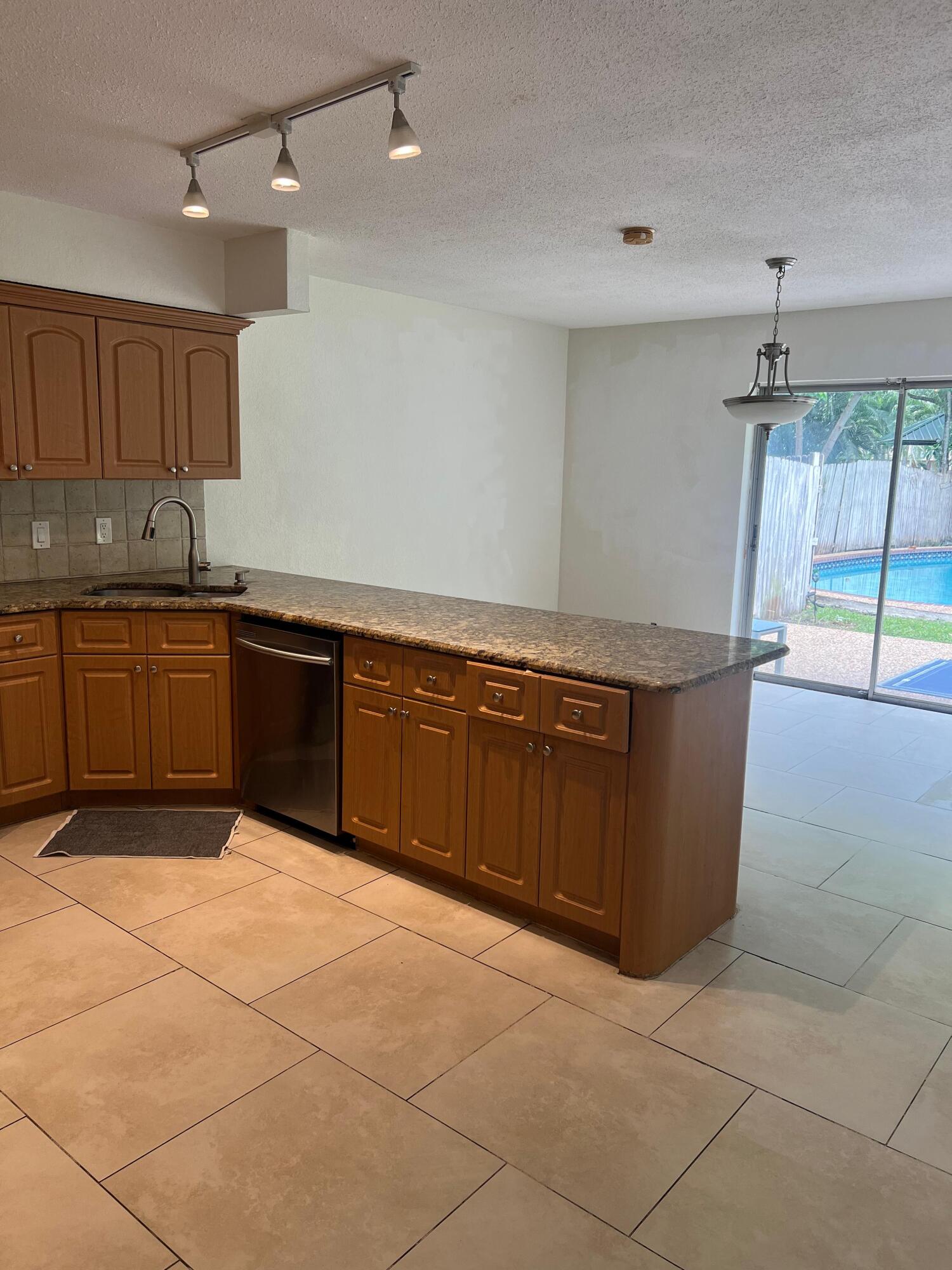 FOREST HILLS SOUTH - Residential