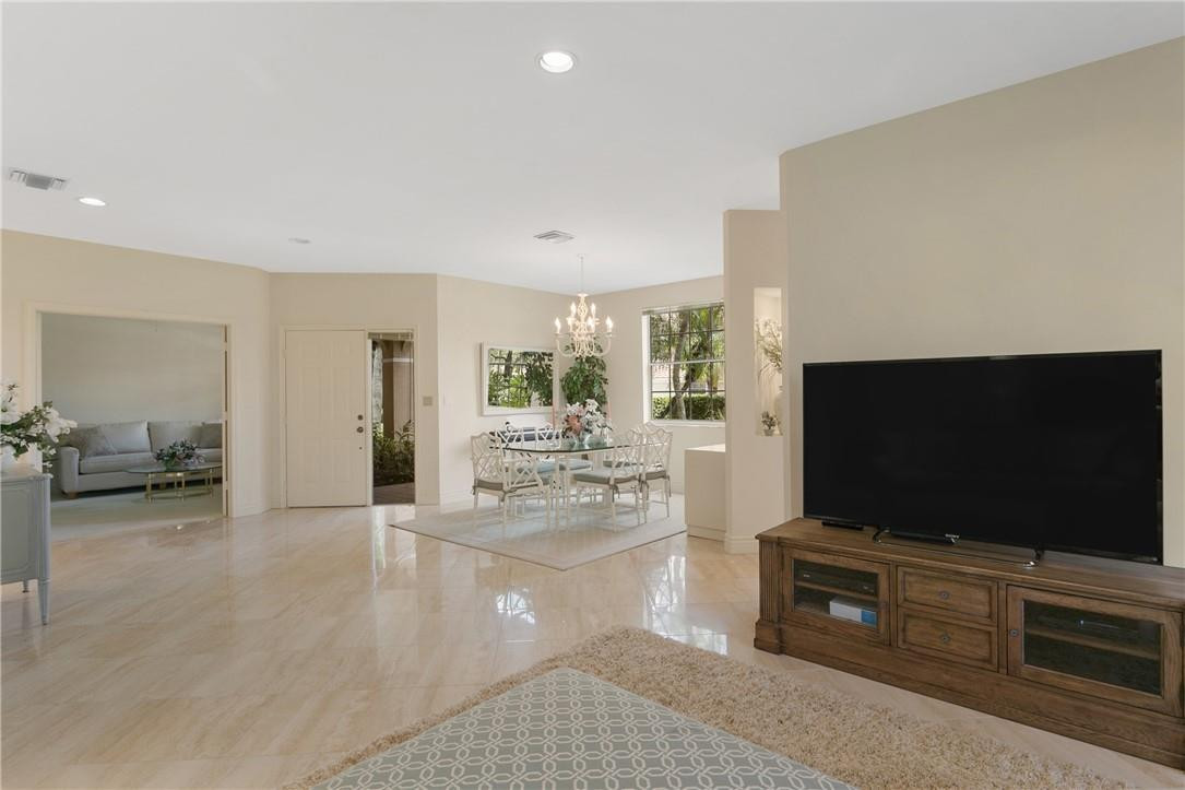 LEGENDS CONDO - Residential