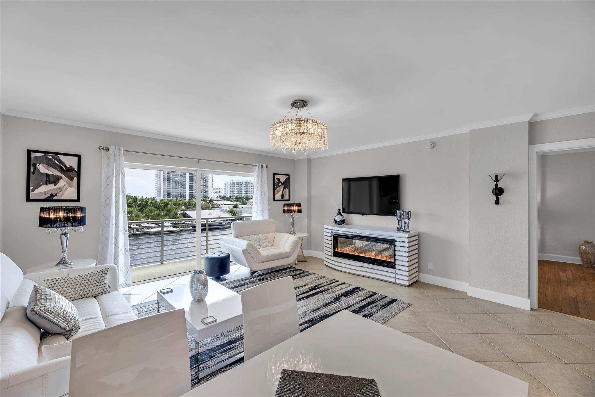 LAUDERDALE TOWER - Residential