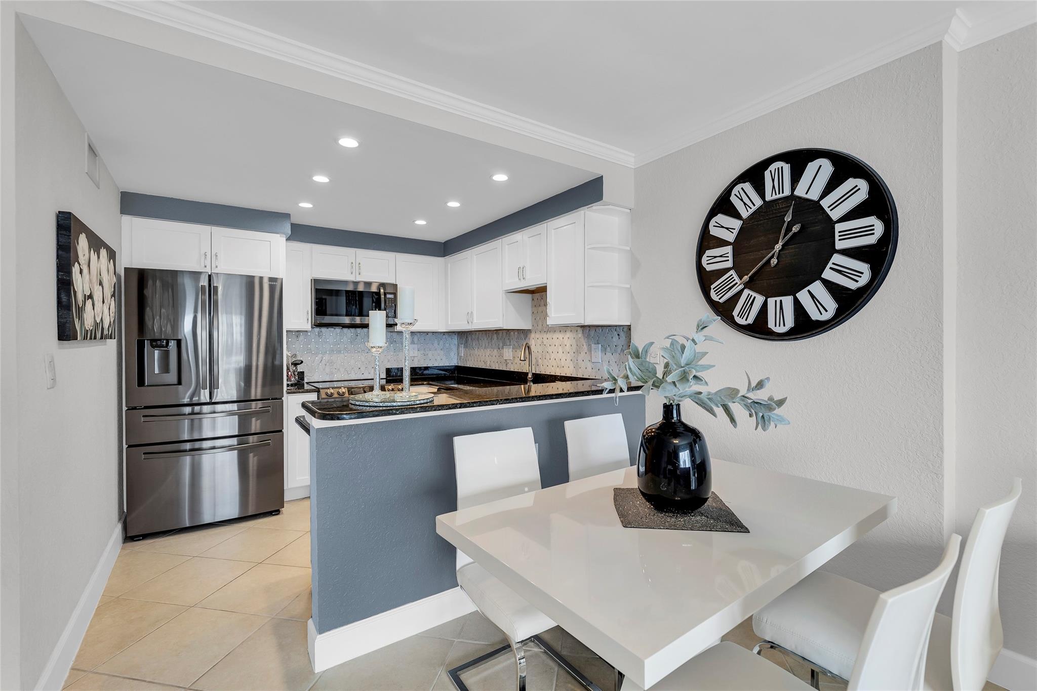 LAUDERDALE TOWER - Residential