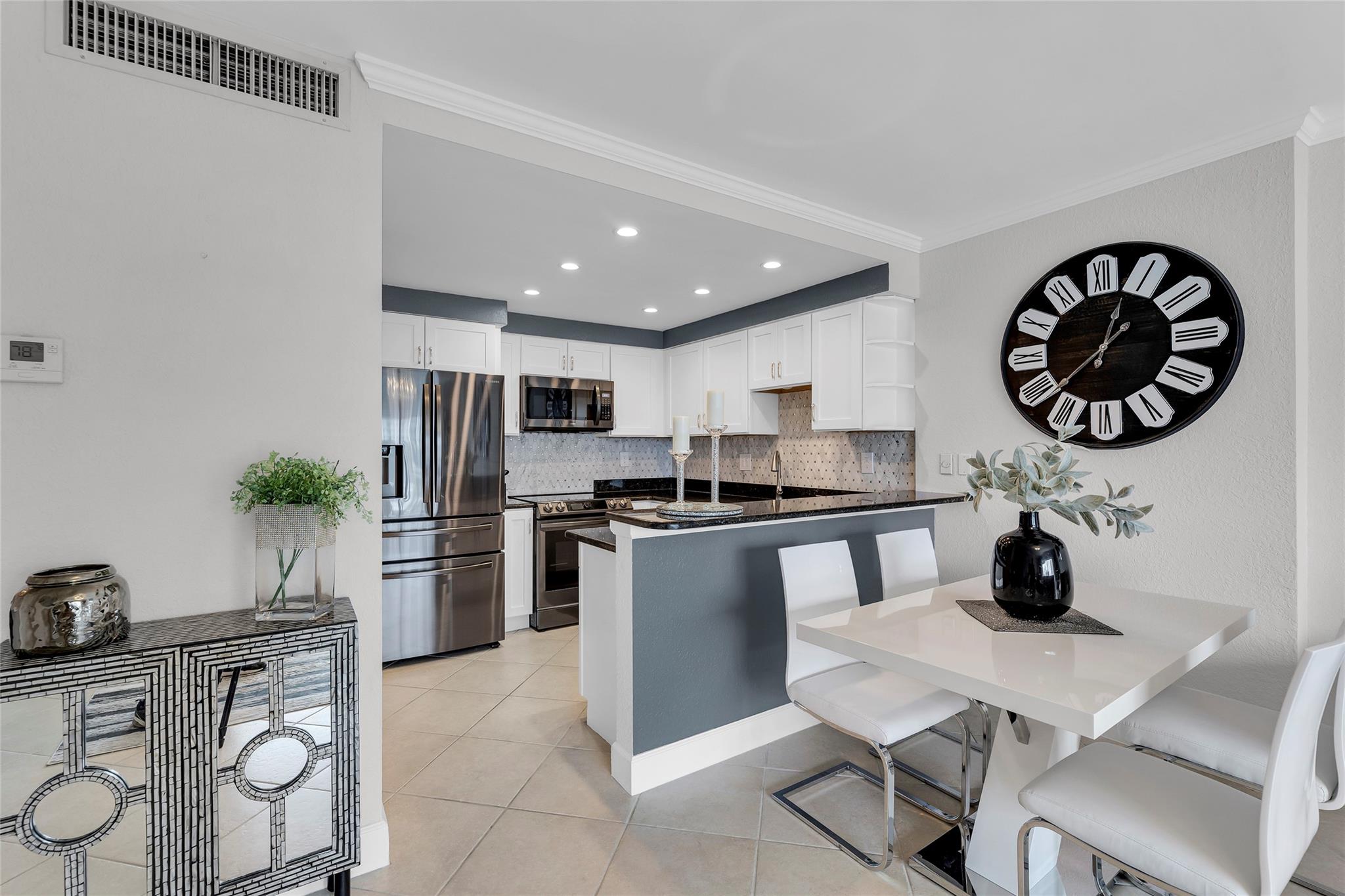 LAUDERDALE TOWER - Residential