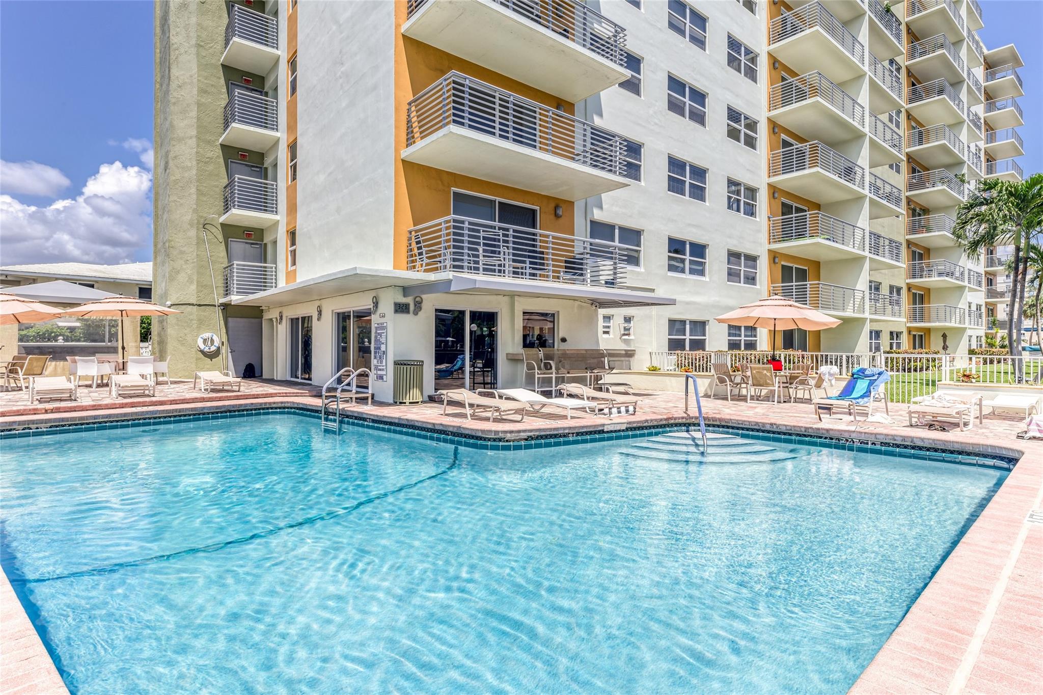 LAUDERDALE TOWER - Residential