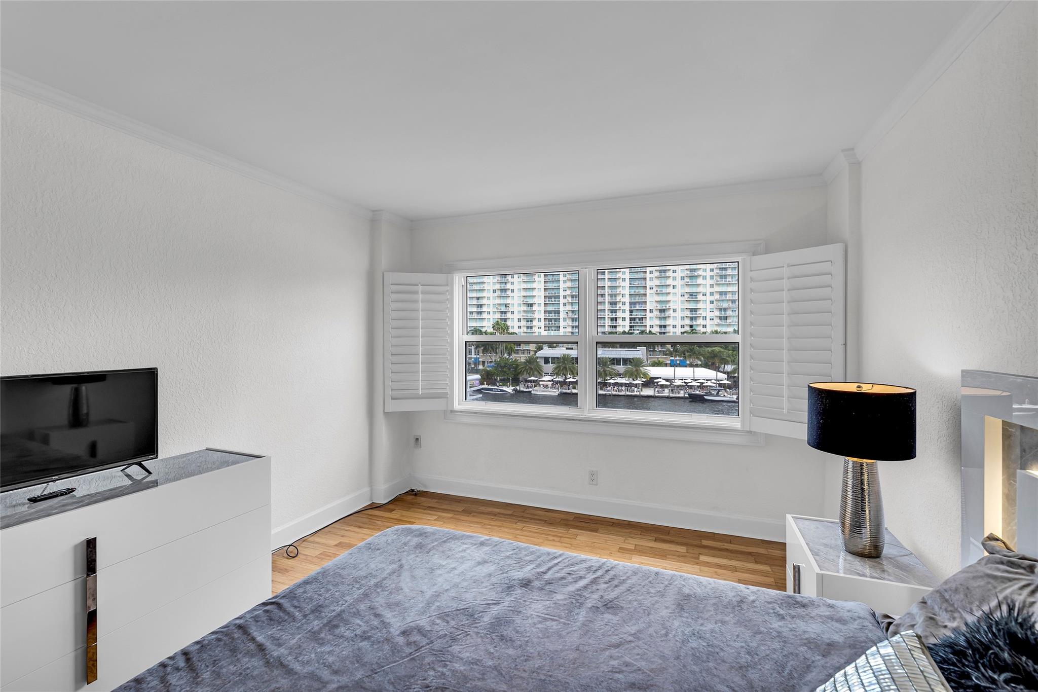 LAUDERDALE TOWER - Residential