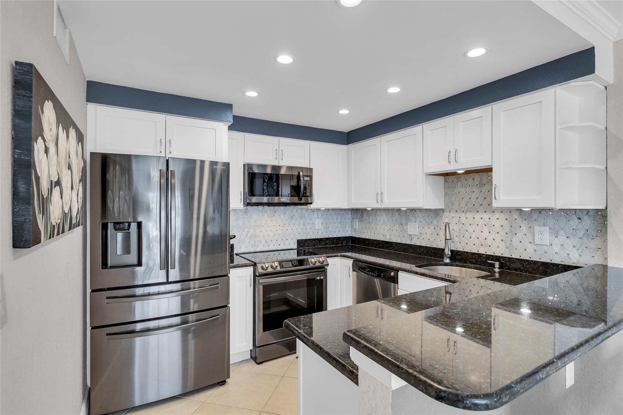 LAUDERDALE TOWER - Residential