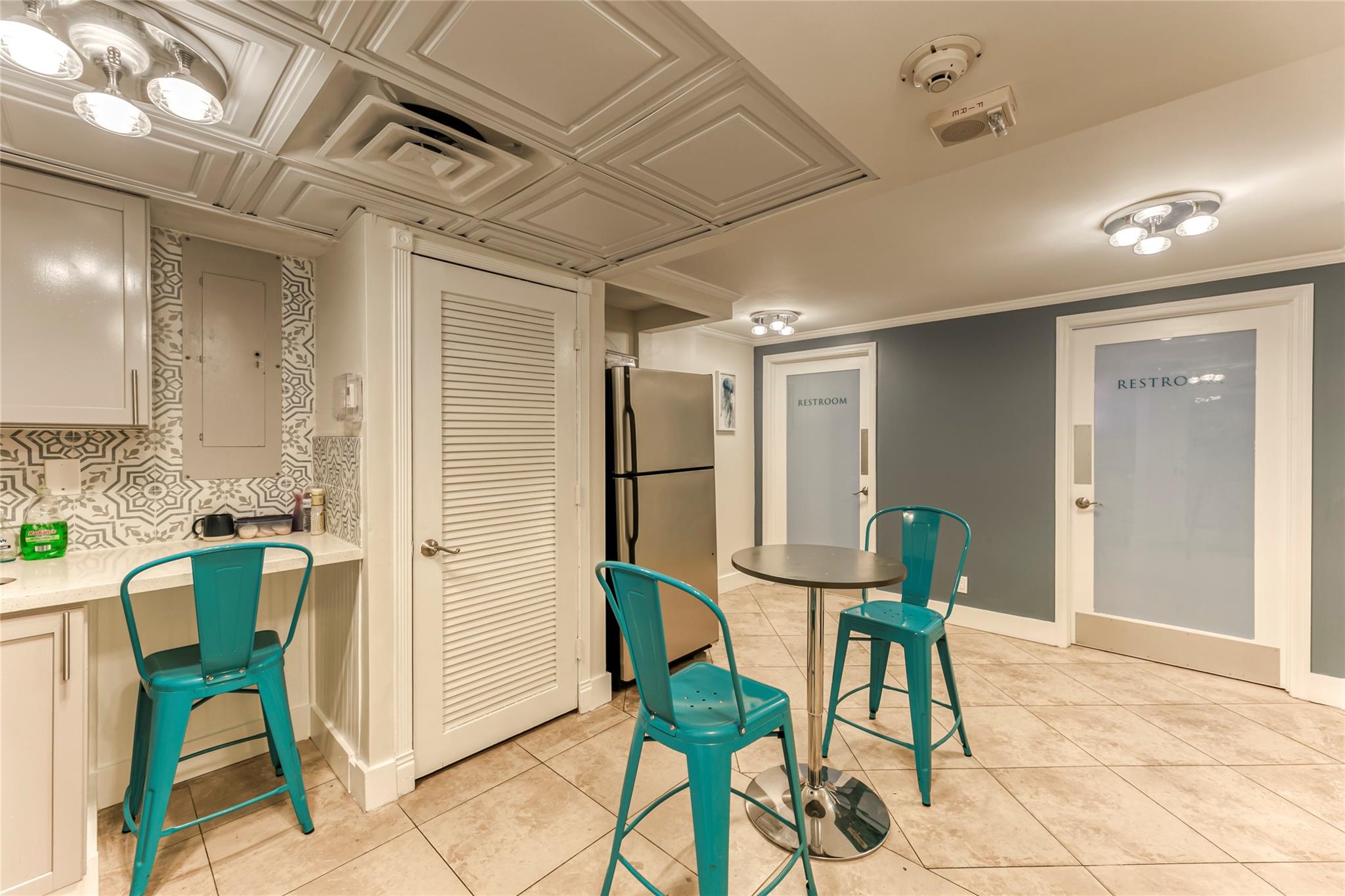 LAUDERDALE TOWER - Residential
