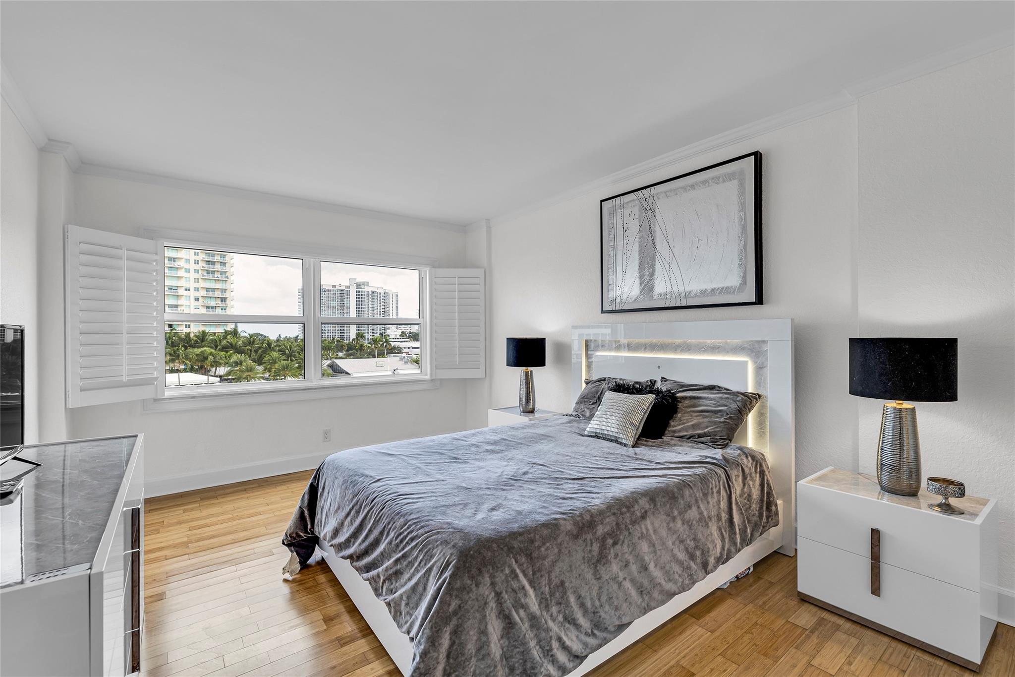 LAUDERDALE TOWER - Residential