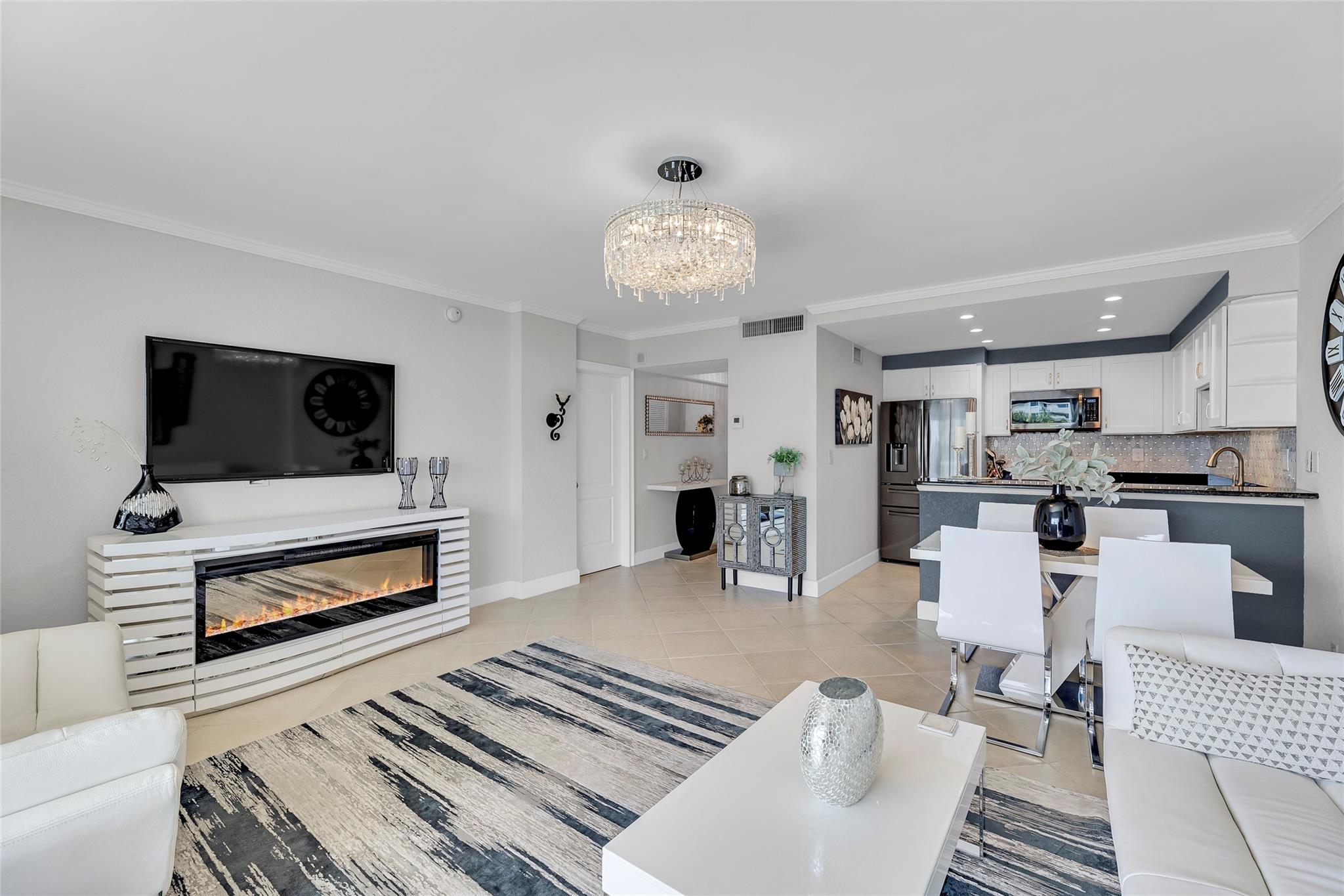 LAUDERDALE TOWER - Residential