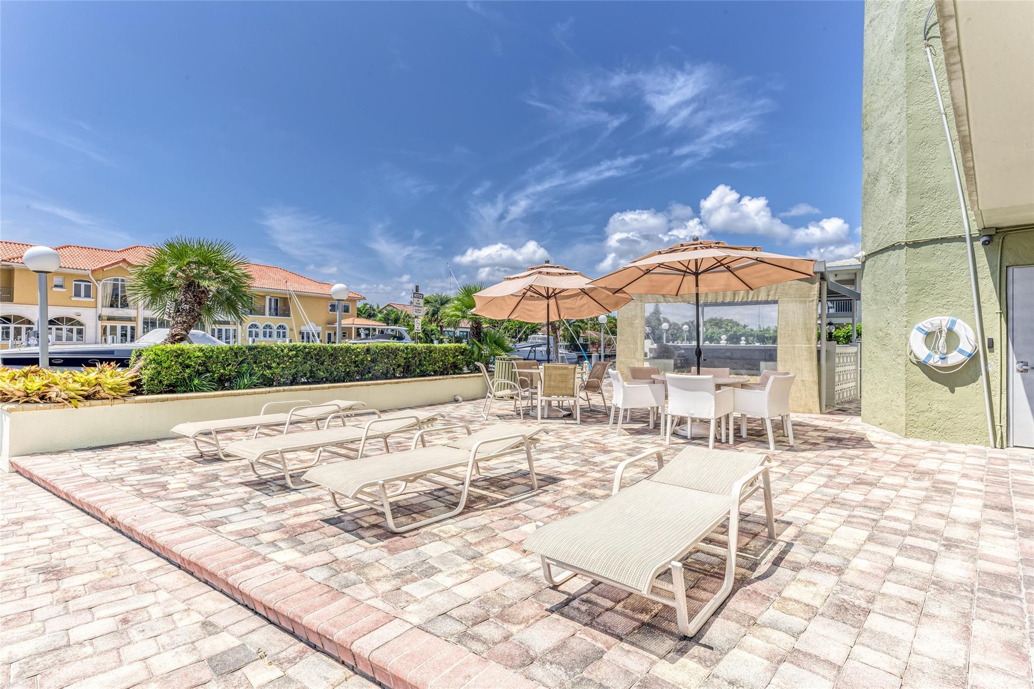 LAUDERDALE TOWER - Residential