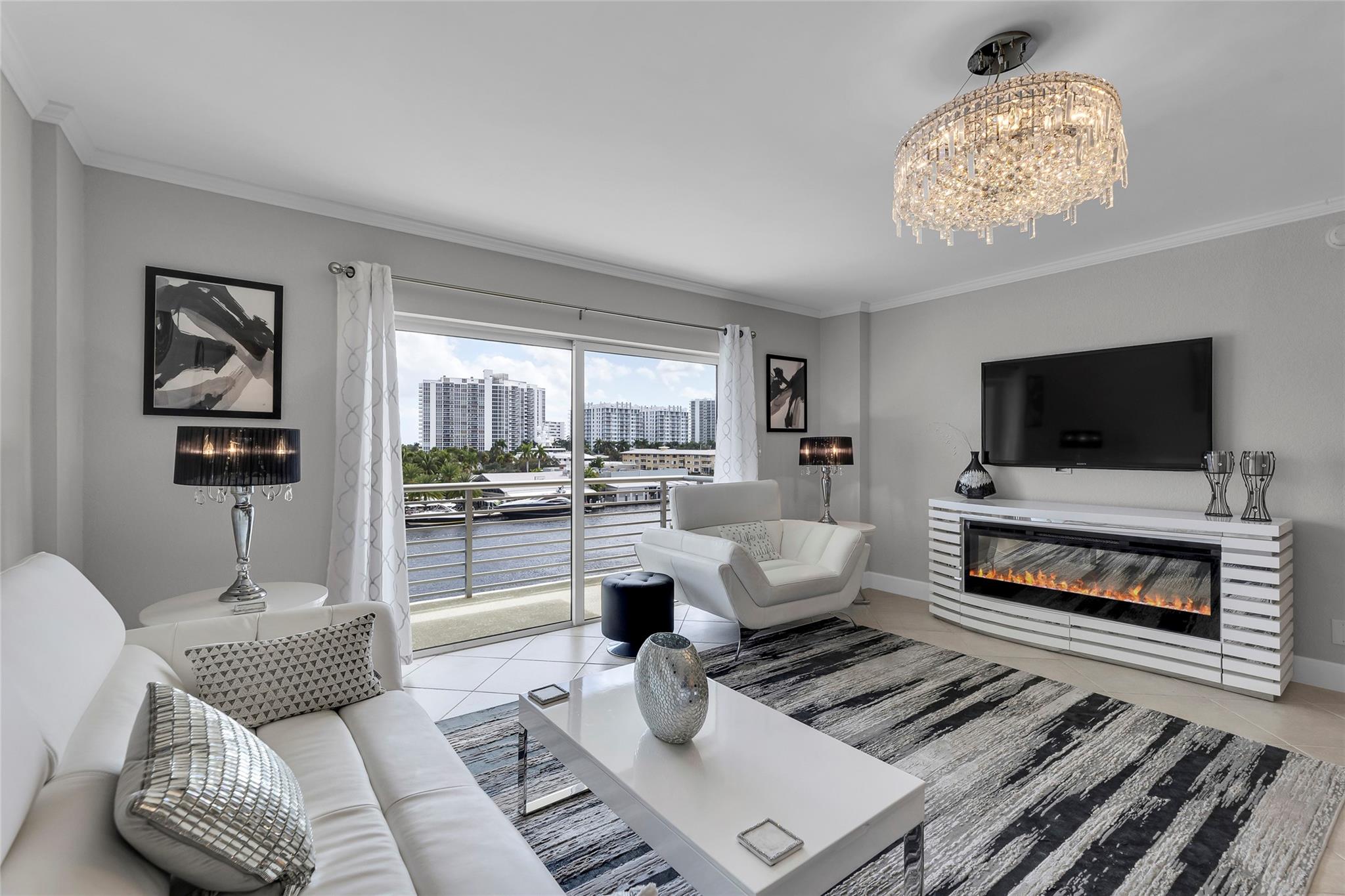 LAUDERDALE TOWER - Residential